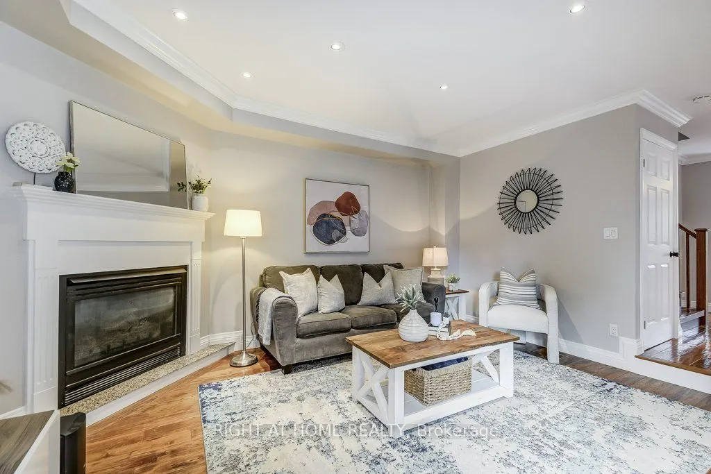 180 Queen Street W