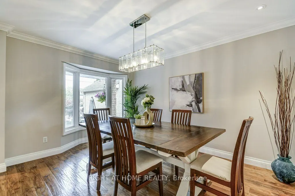 180 Queen Street W