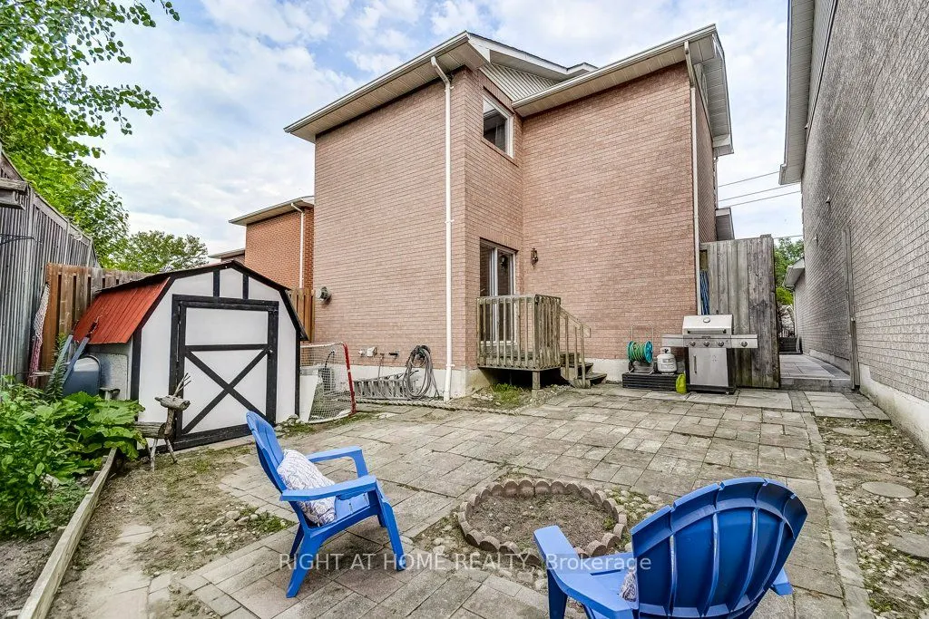 180 Queen Street W