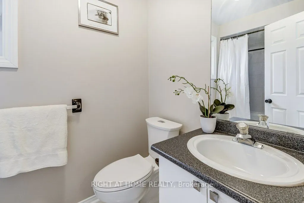 180 Queen Street W