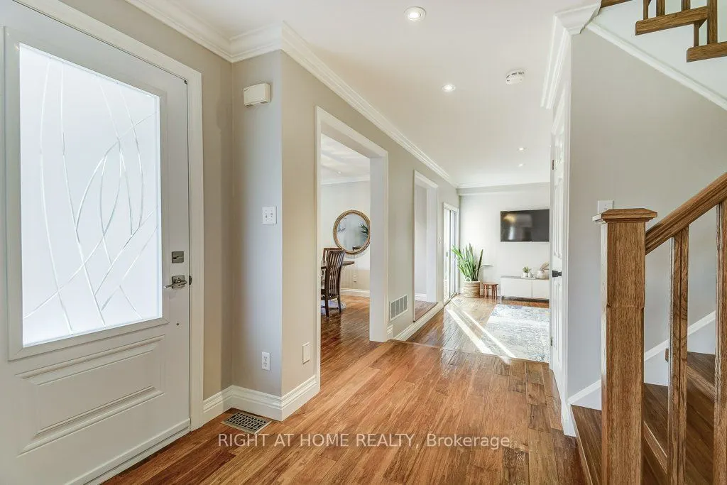 180 Queen Street W