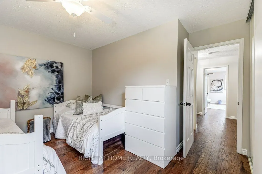 180 Queen Street W