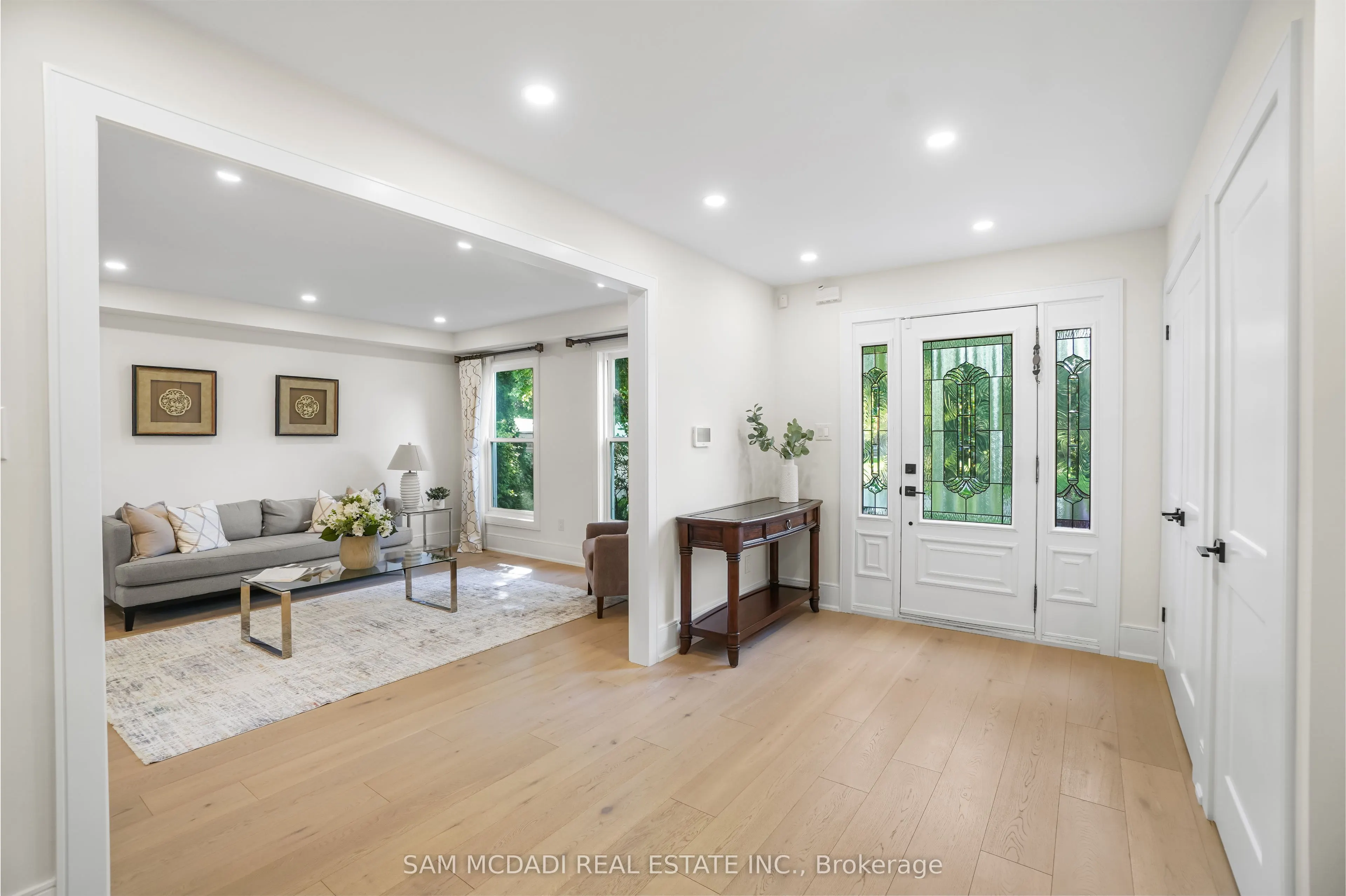 1882 Sherwood Forrest Circle