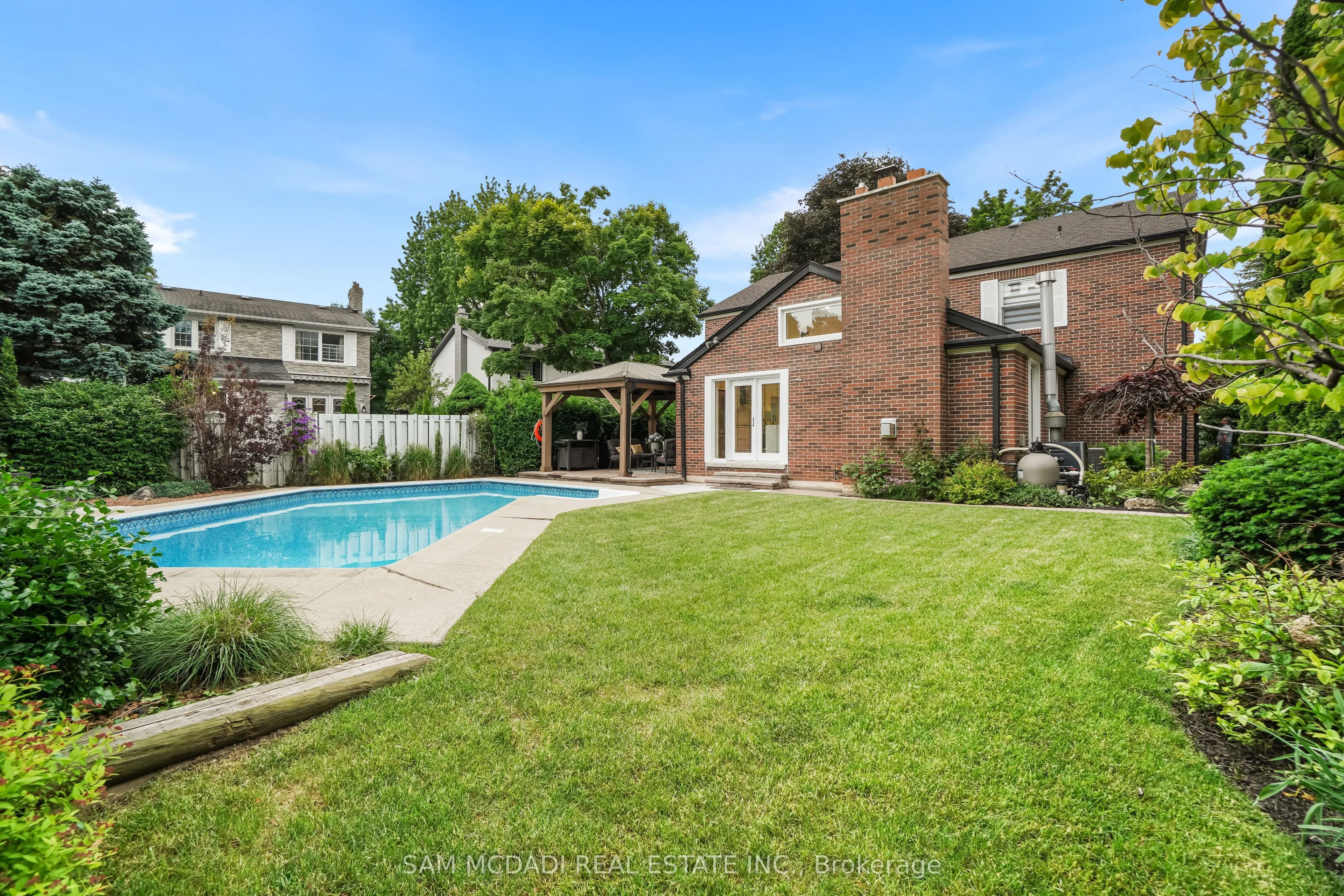 1882 Sherwood Forrest Circle