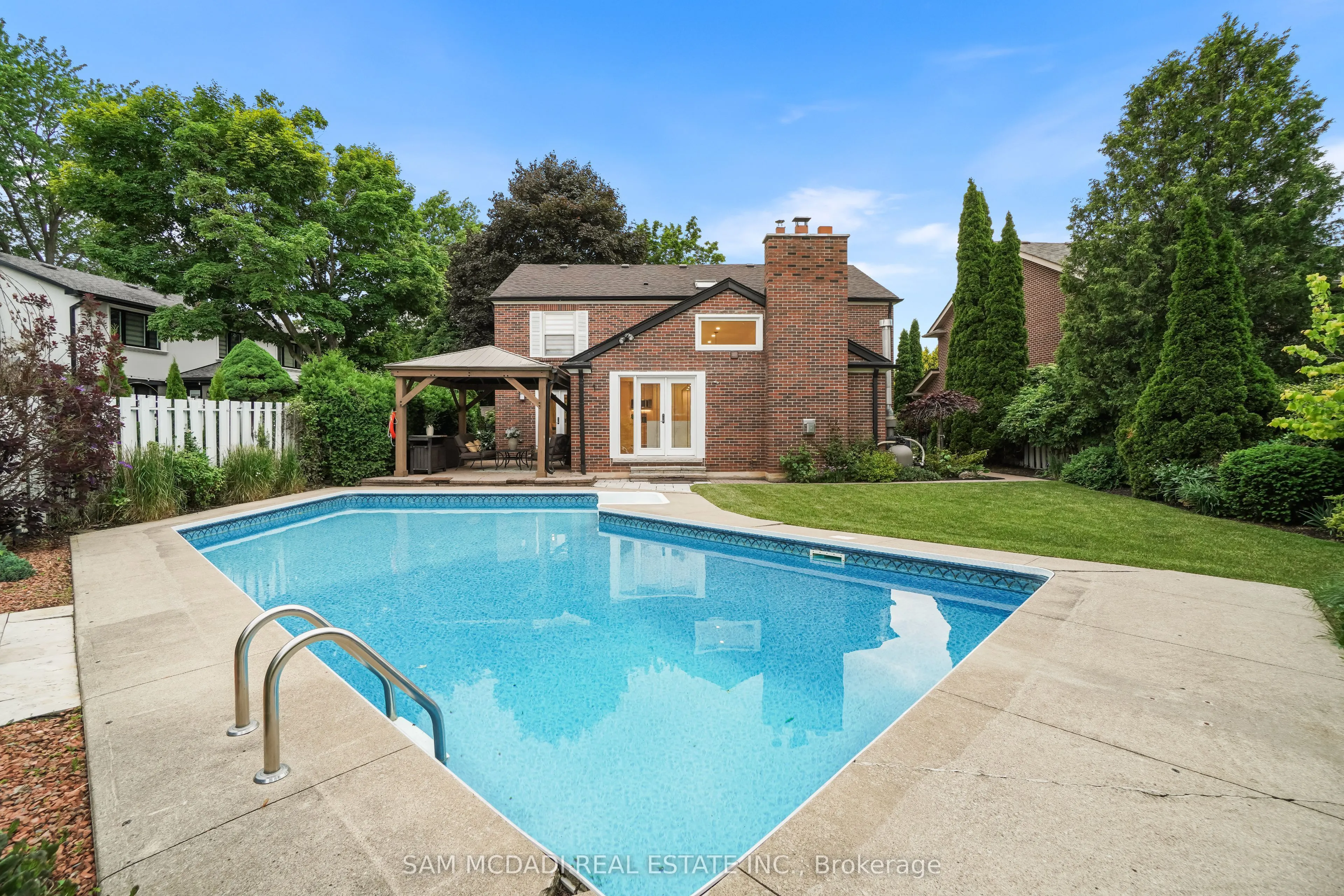 1882 Sherwood Forrest Circle