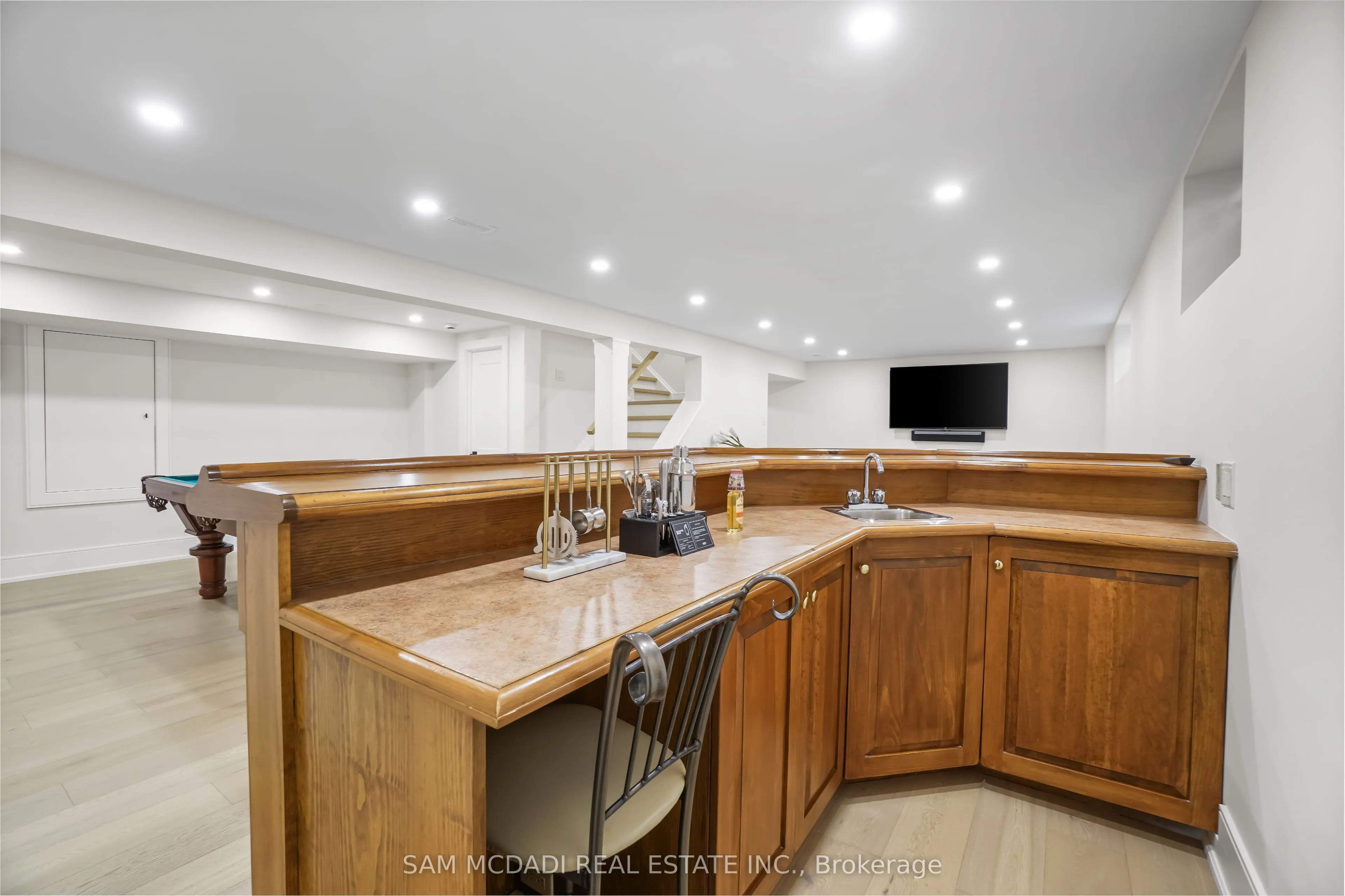 1882 Sherwood Forrest Circle