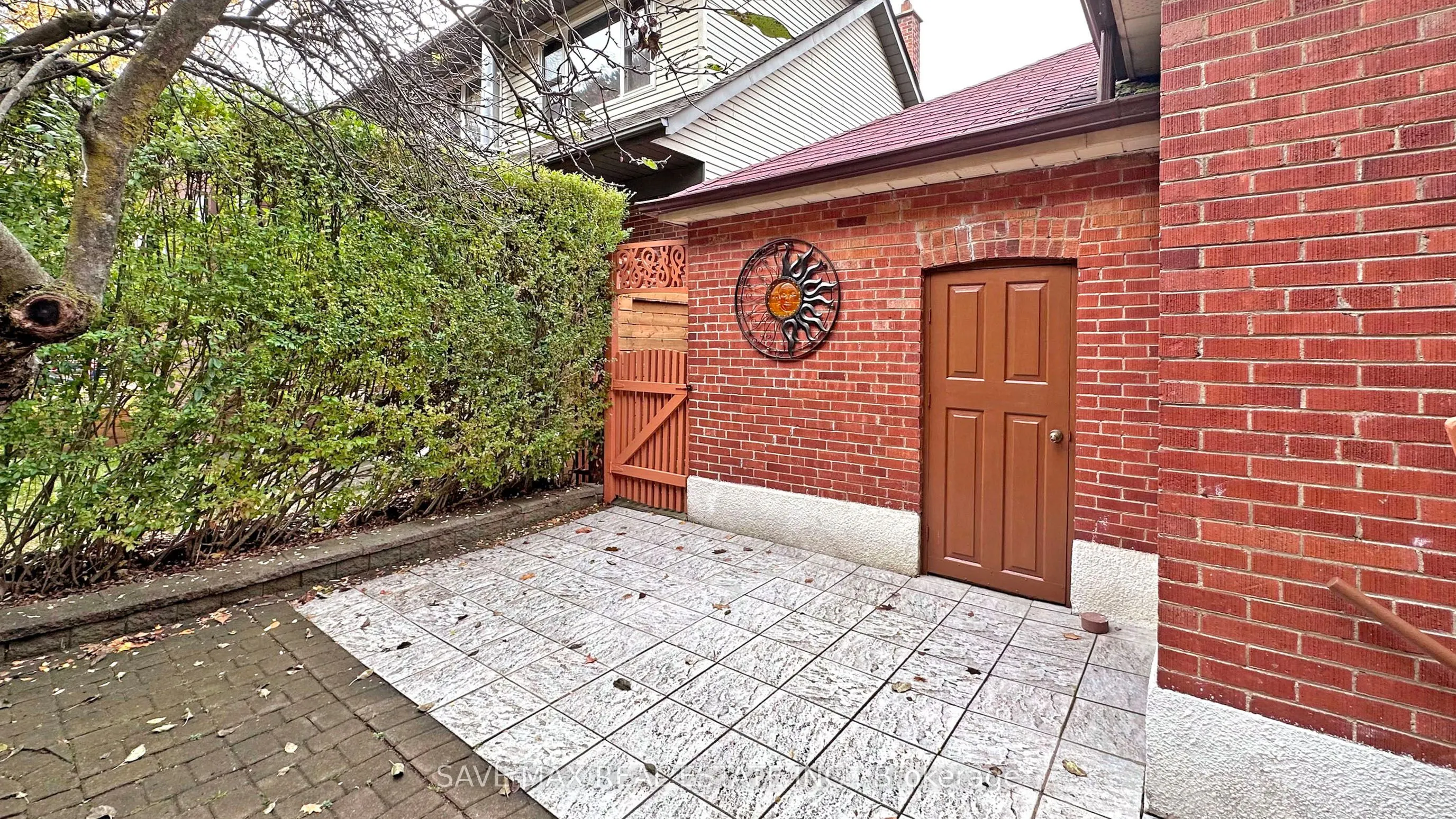 196 South Kingsway