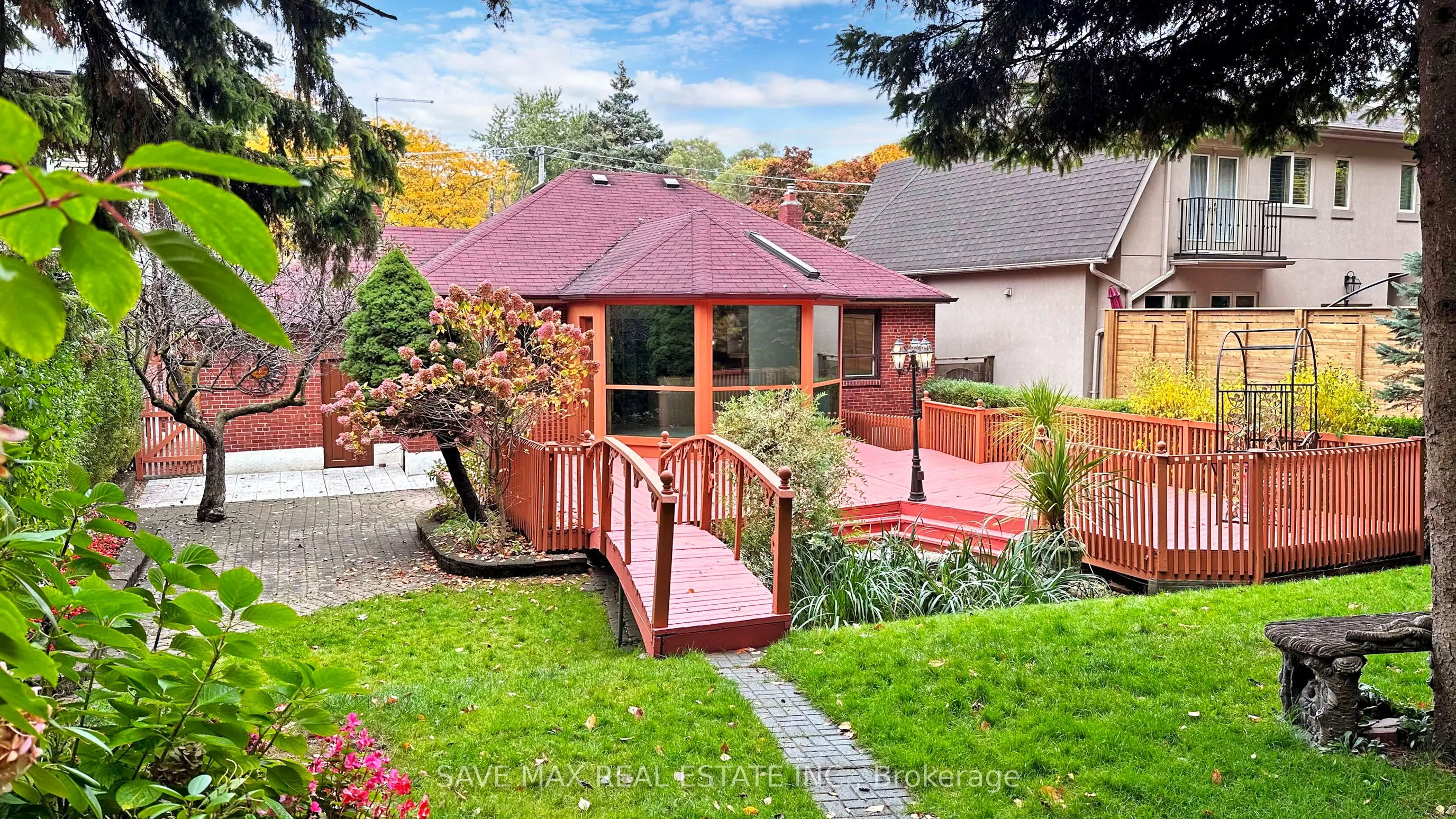 196 South Kingsway