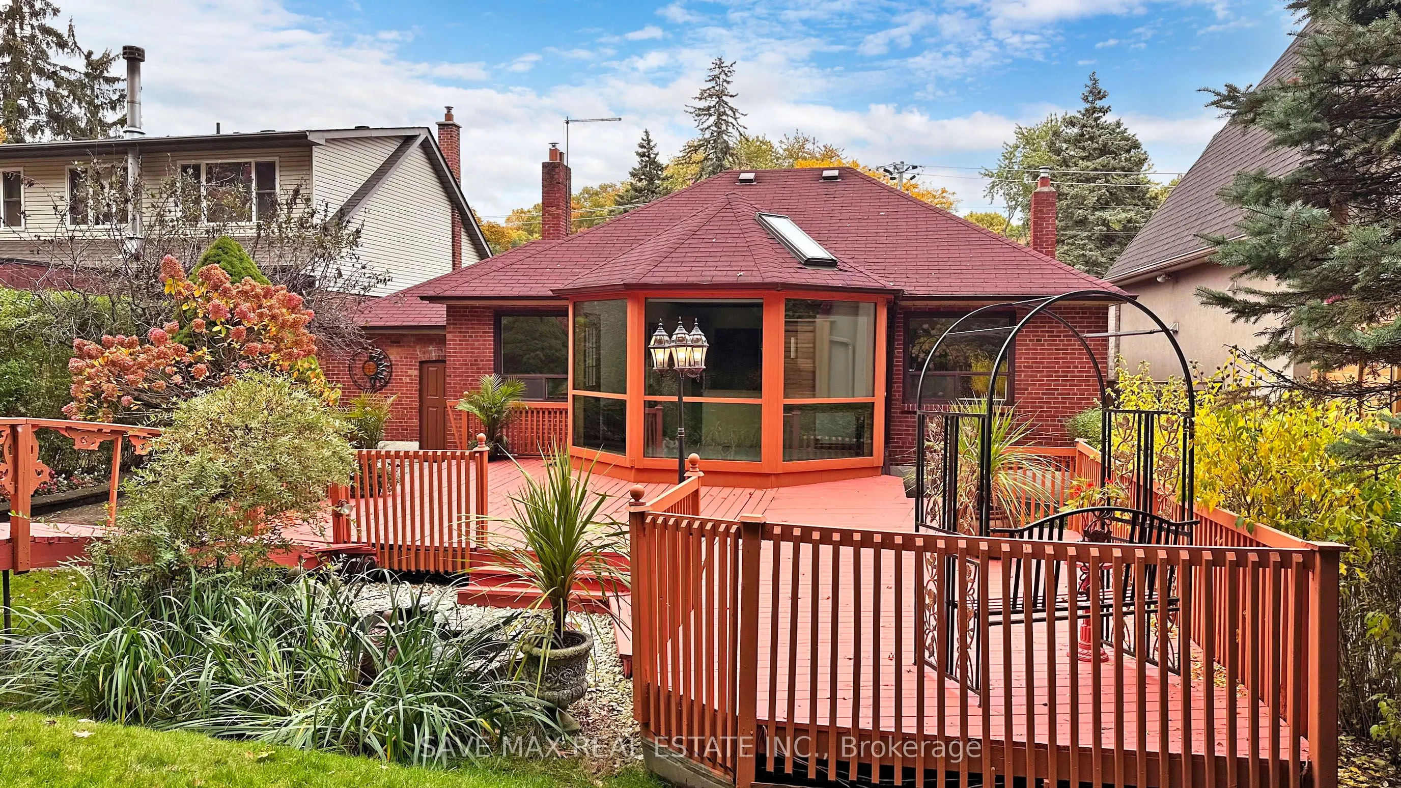 196 South Kingsway