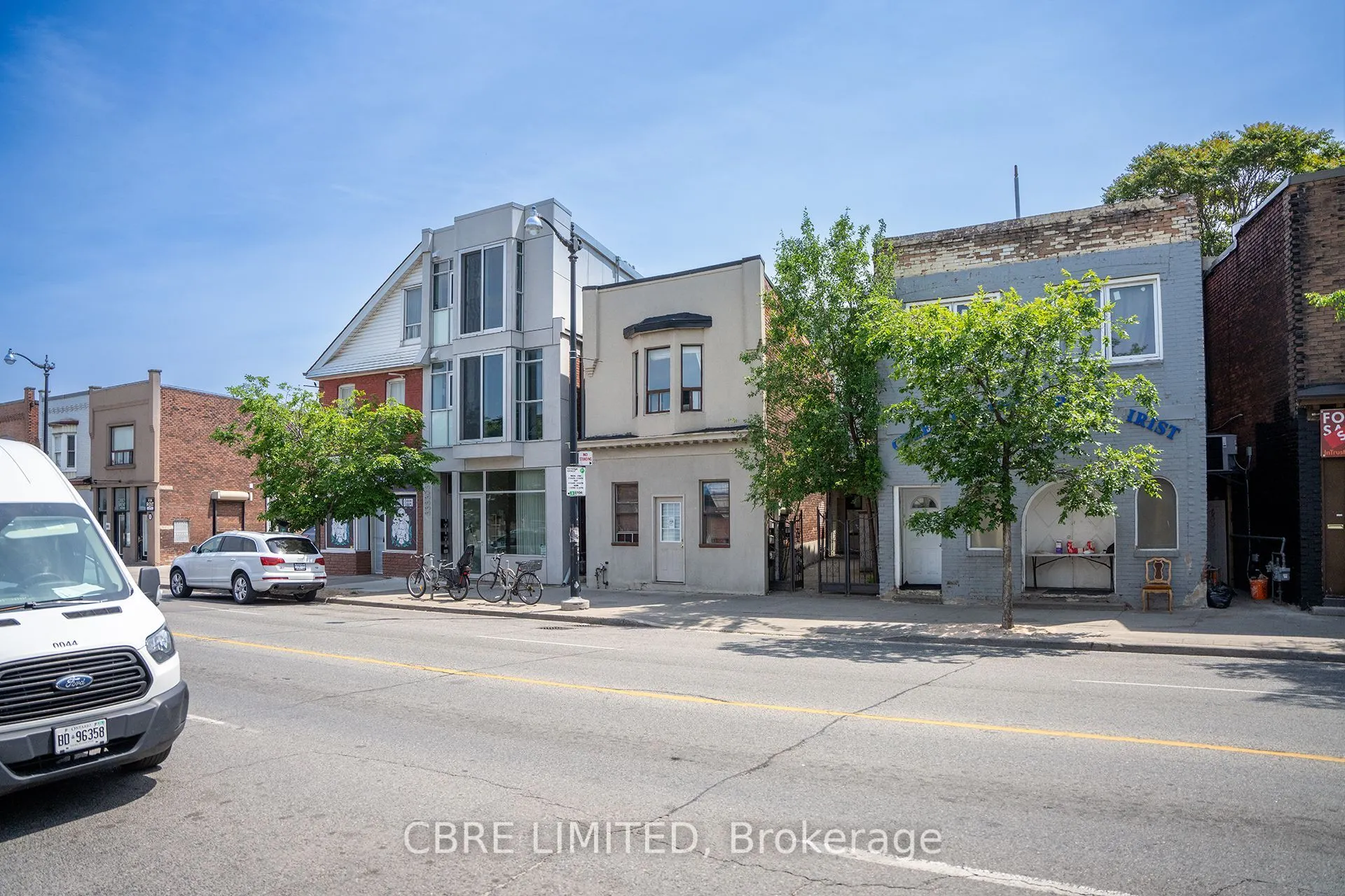 3335 Dundas Street W