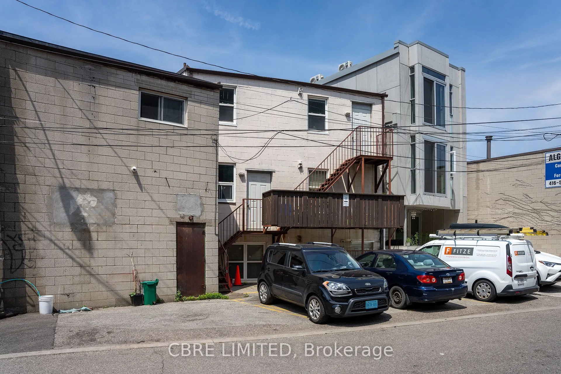 3335 Dundas Street W