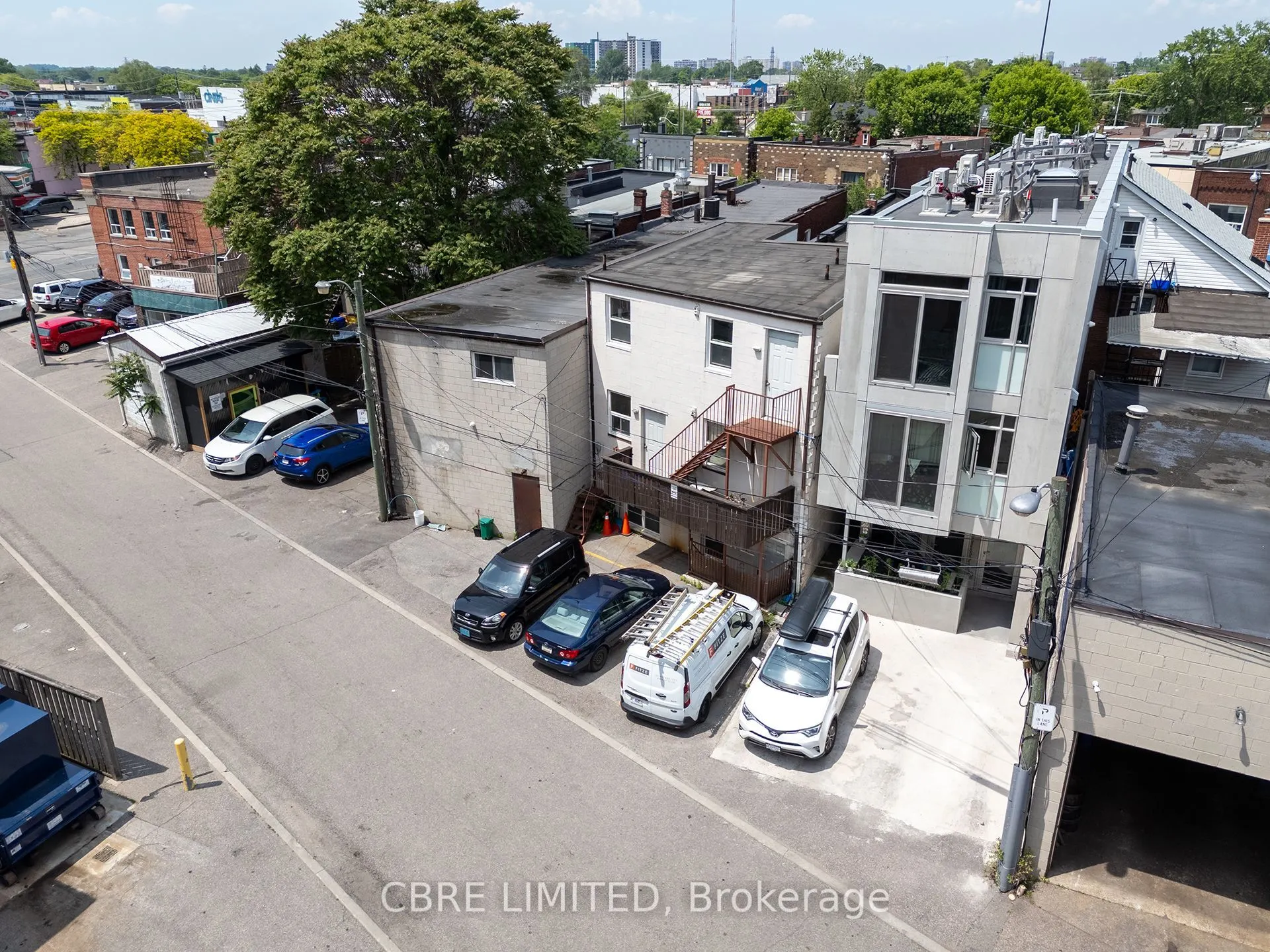 3335 Dundas Street W
