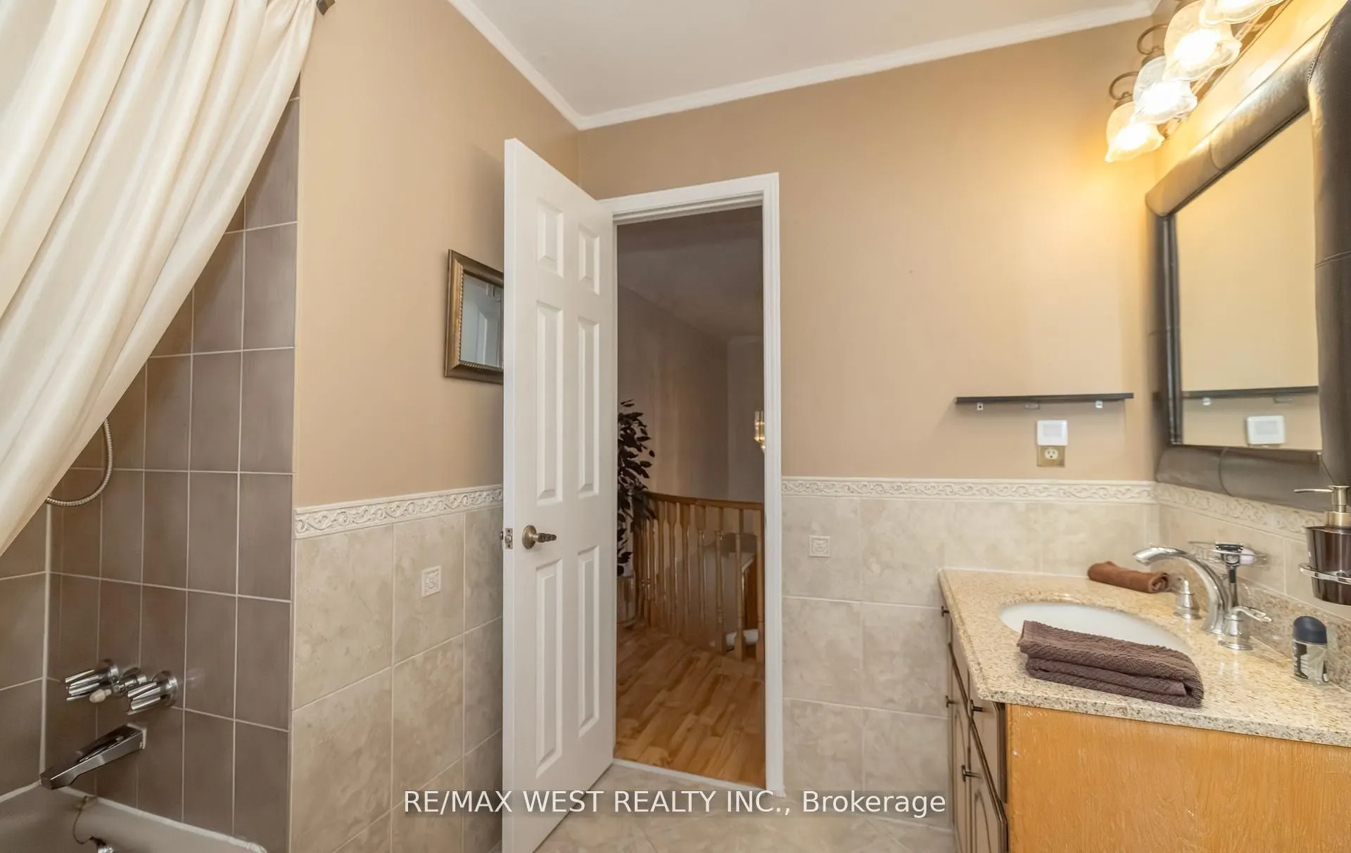 52 Amantine Crescent