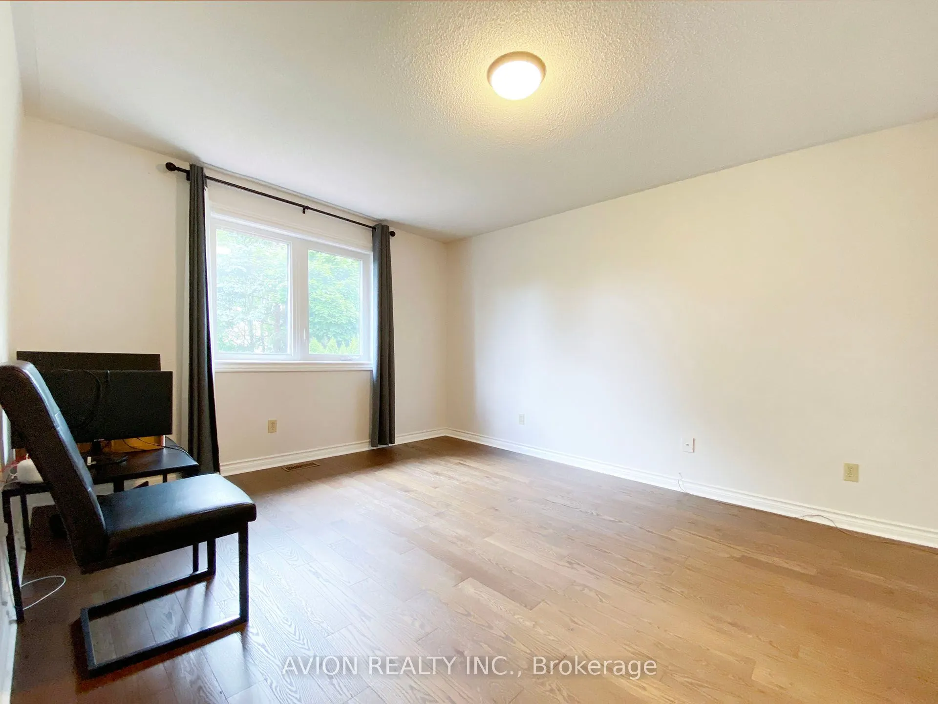 1192 Thoresby Drive