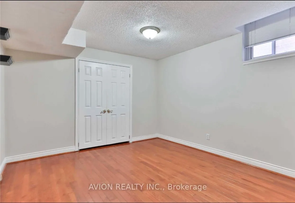 1192 Thoresby Drive