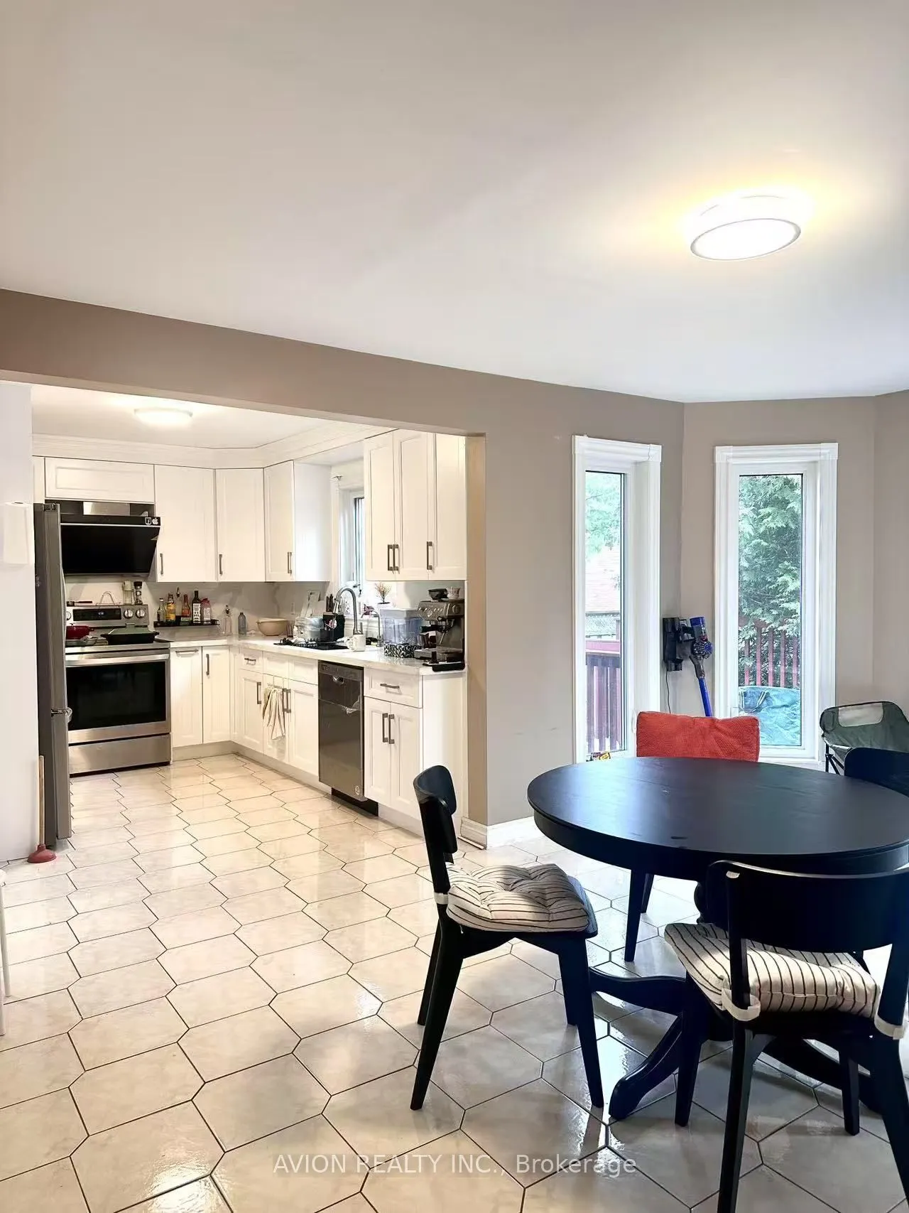 1192 Thoresby Drive