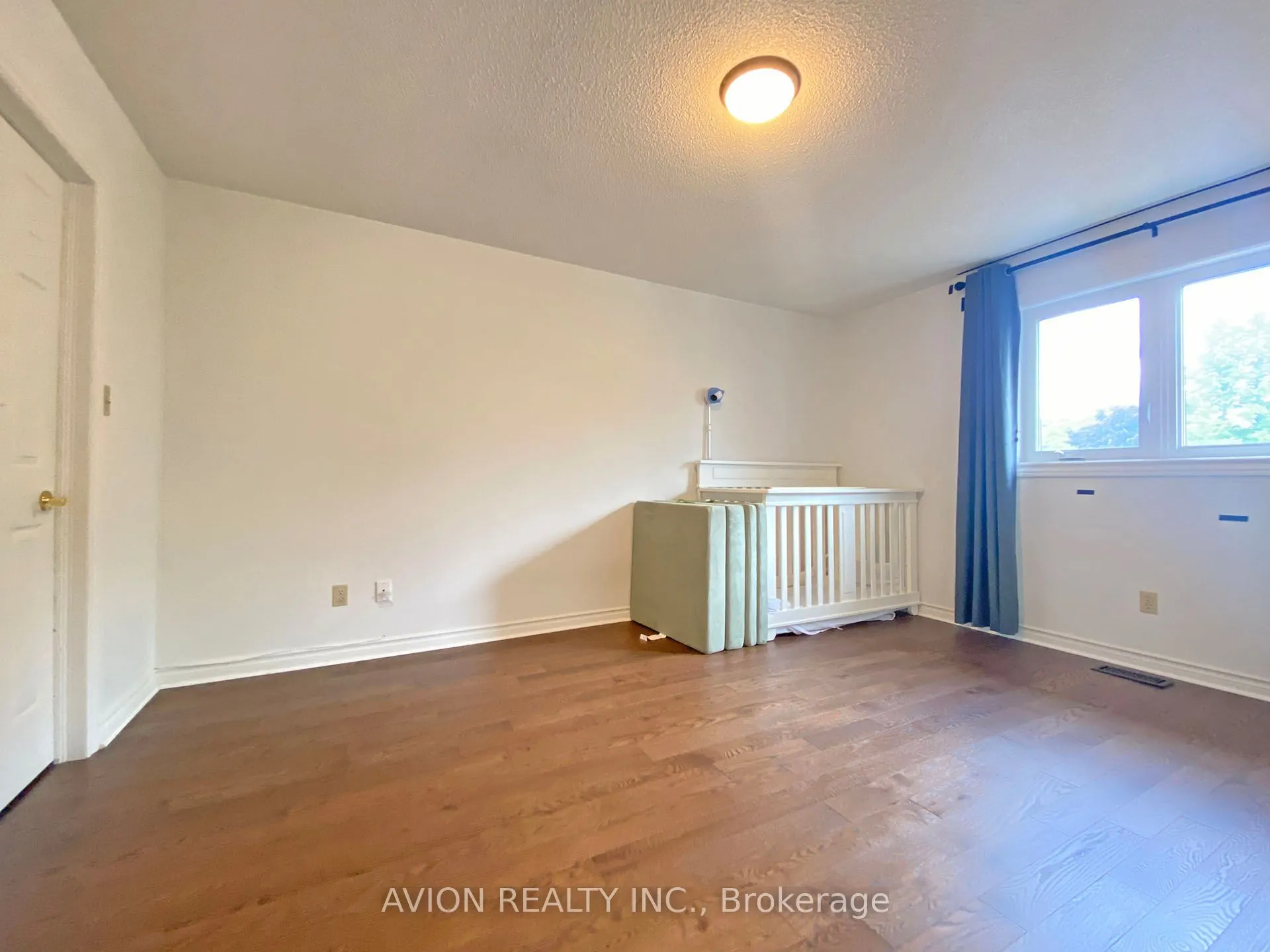 1192 Thoresby Drive