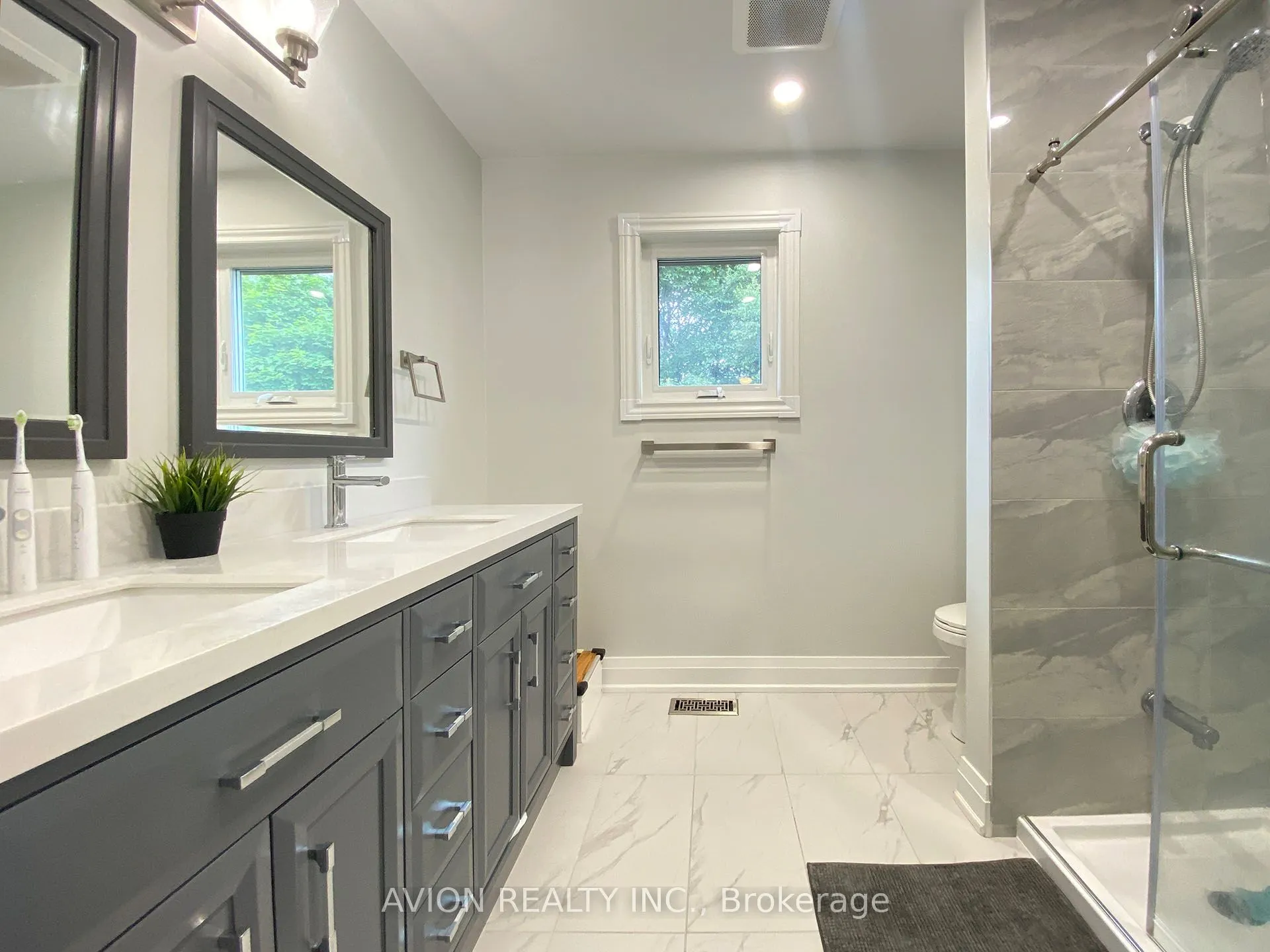 1192 Thoresby Drive