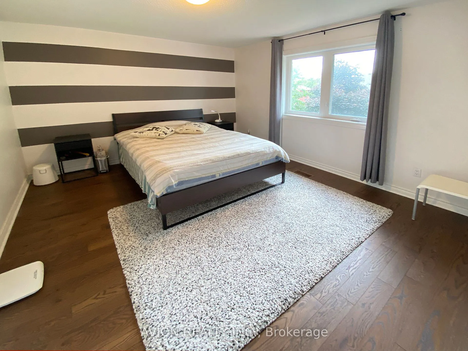 1192 Thoresby Drive