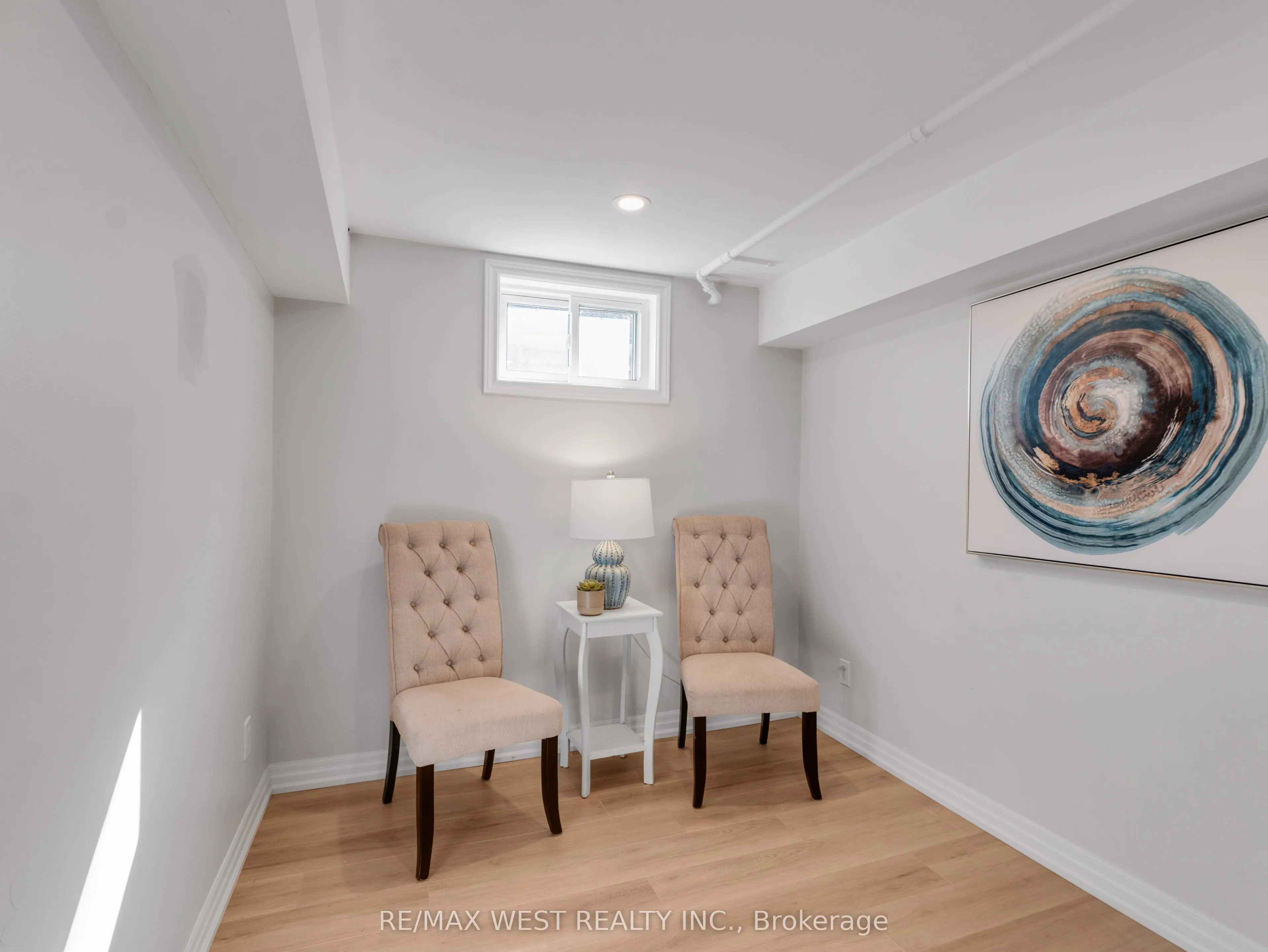 149 Ellwood Drive W