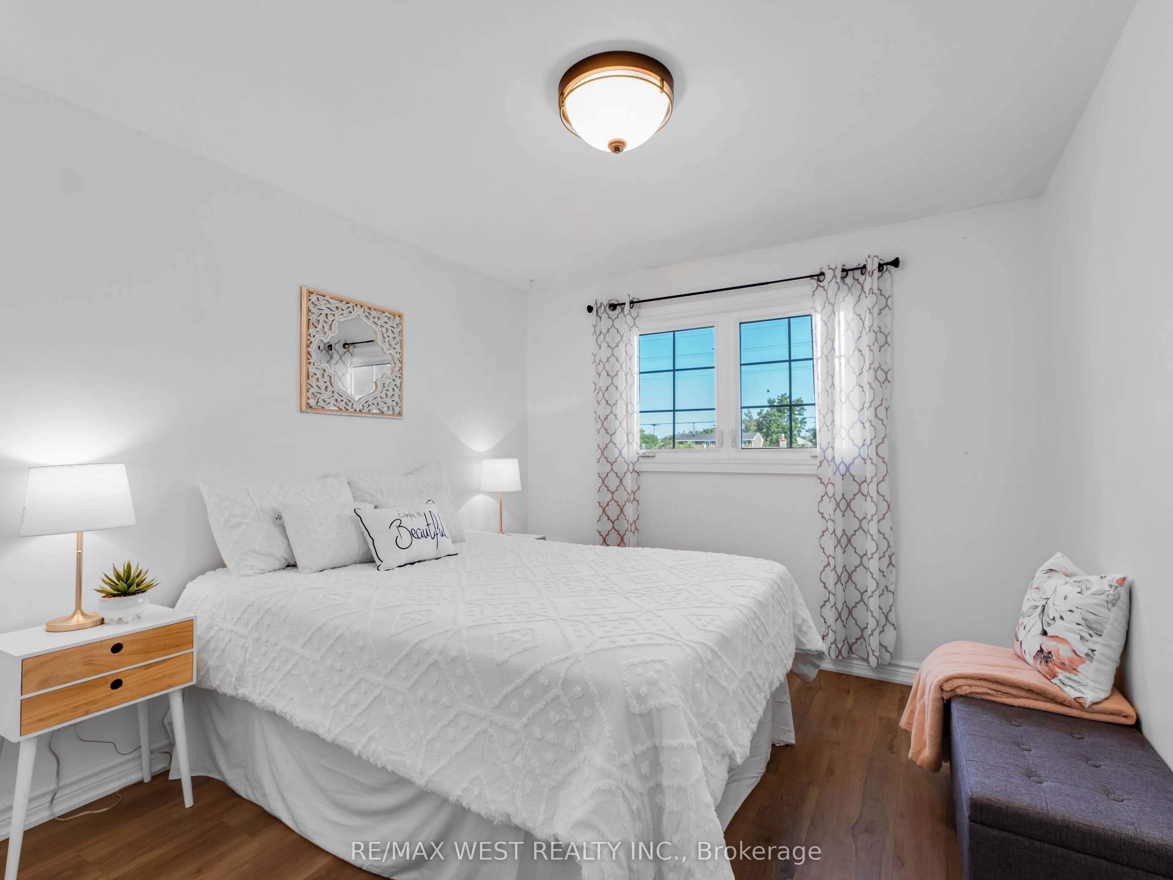 149 Ellwood Drive W