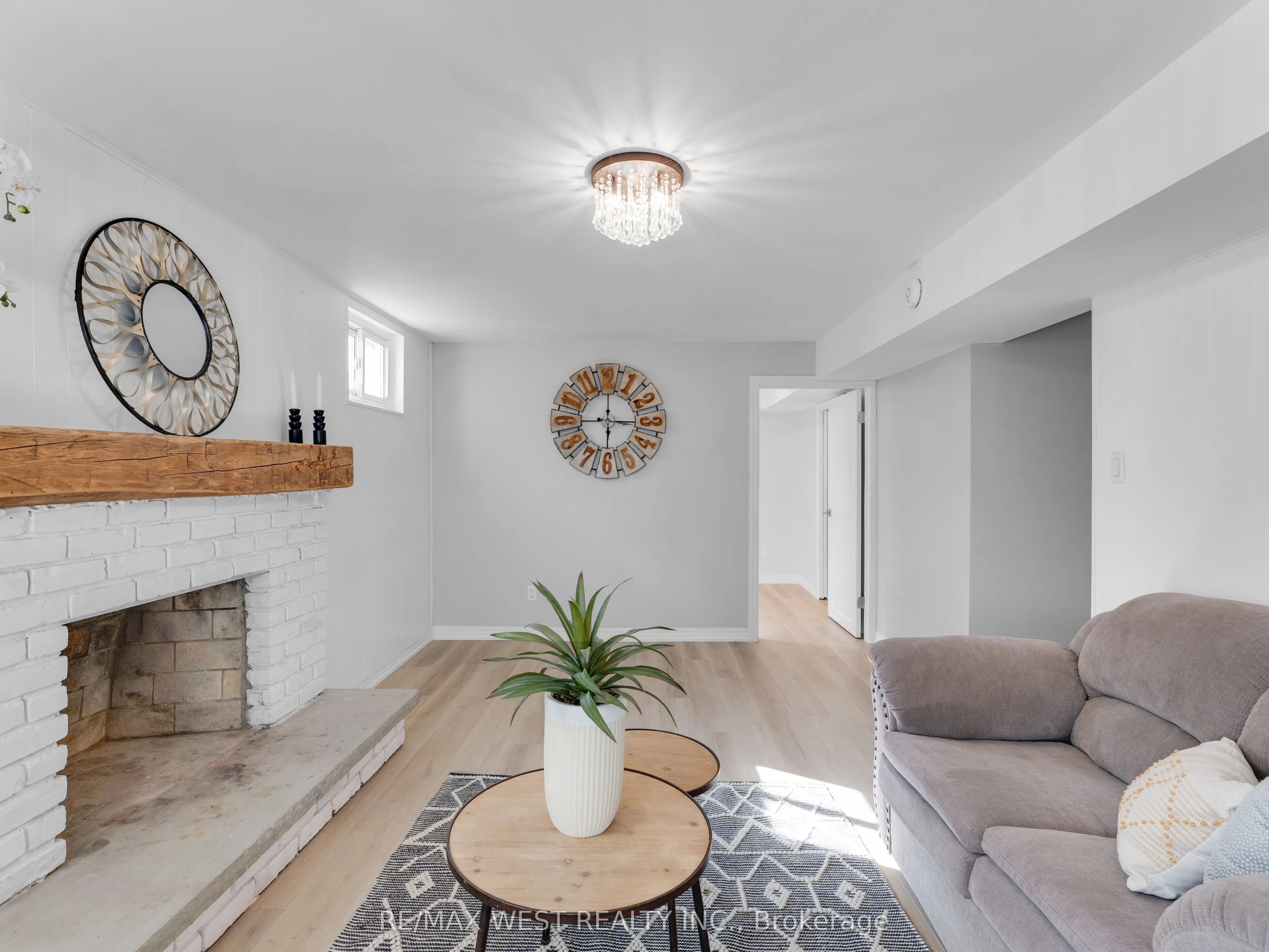 149 Ellwood Drive W