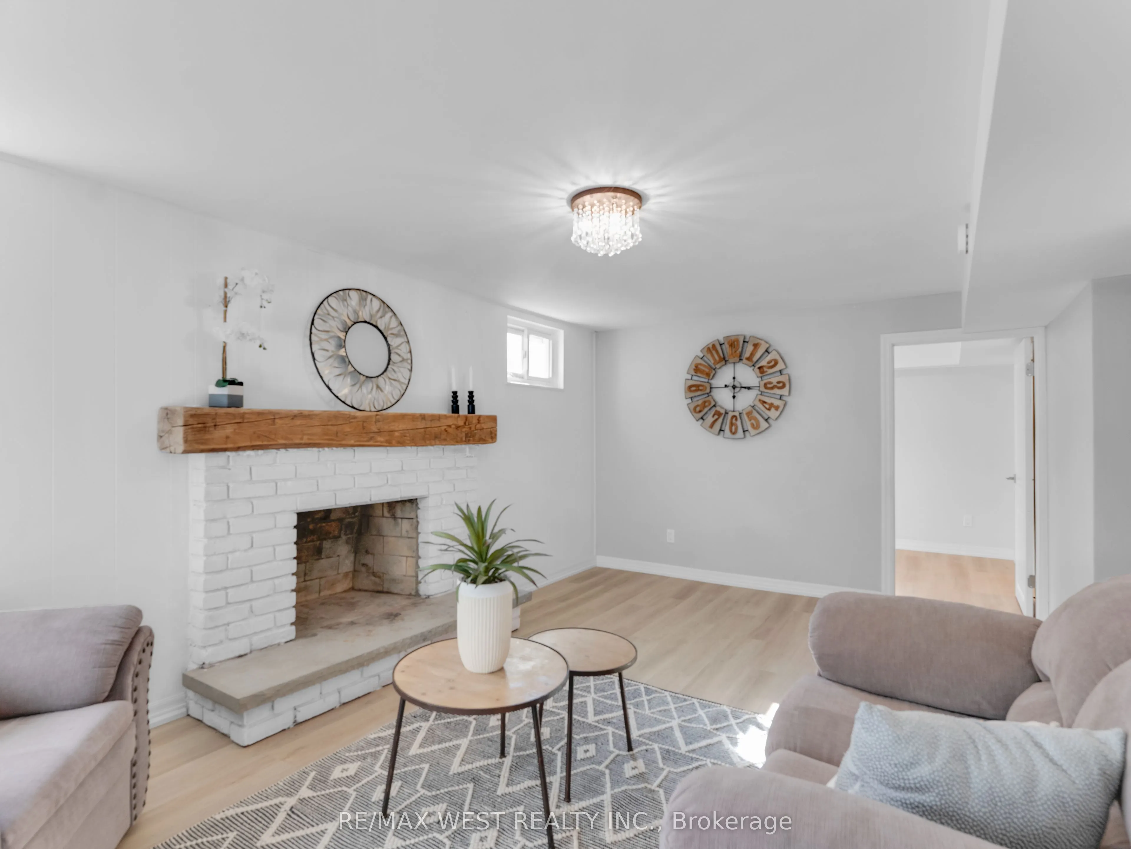 149 Ellwood Drive W