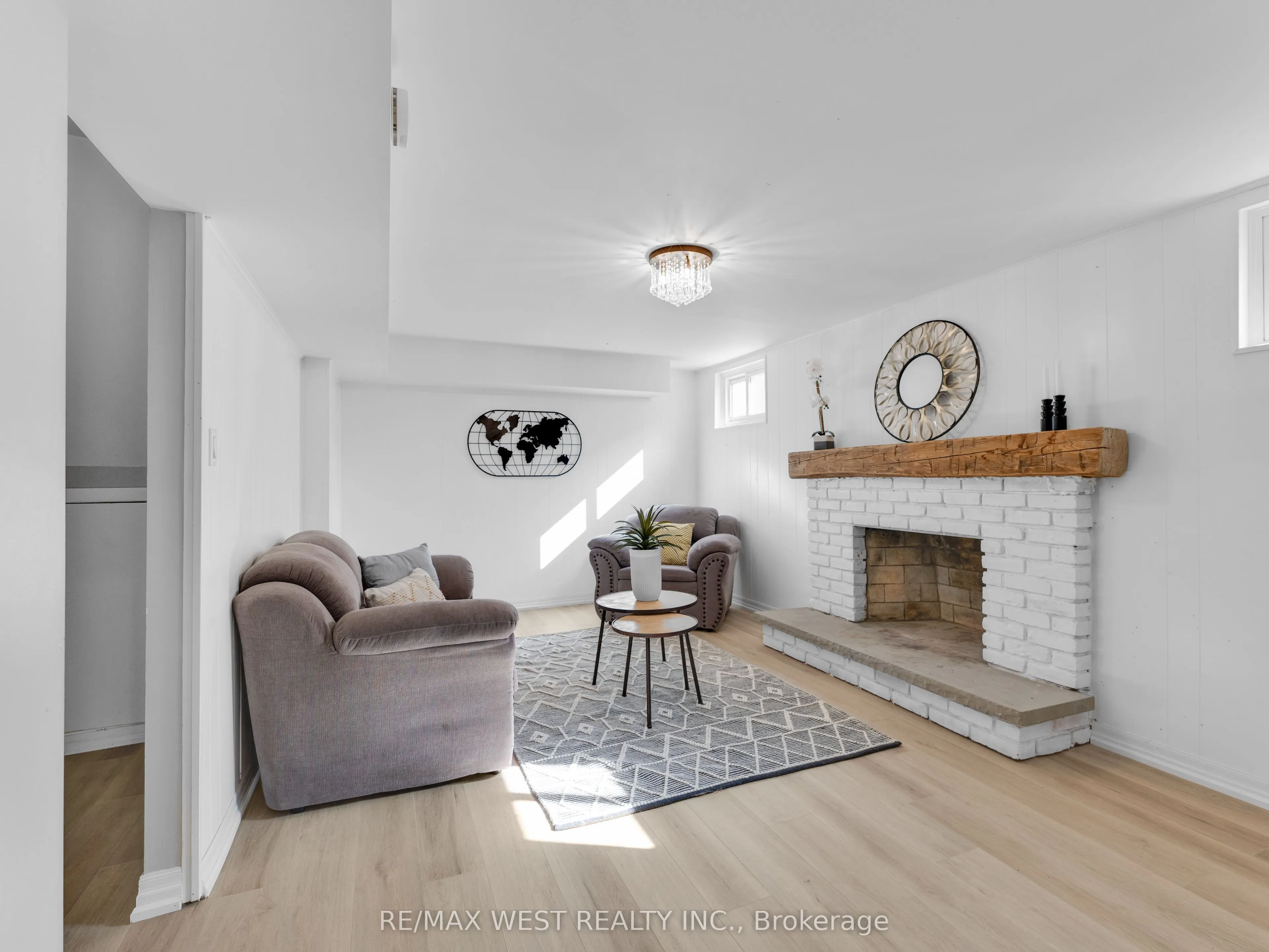 149 Ellwood Drive W