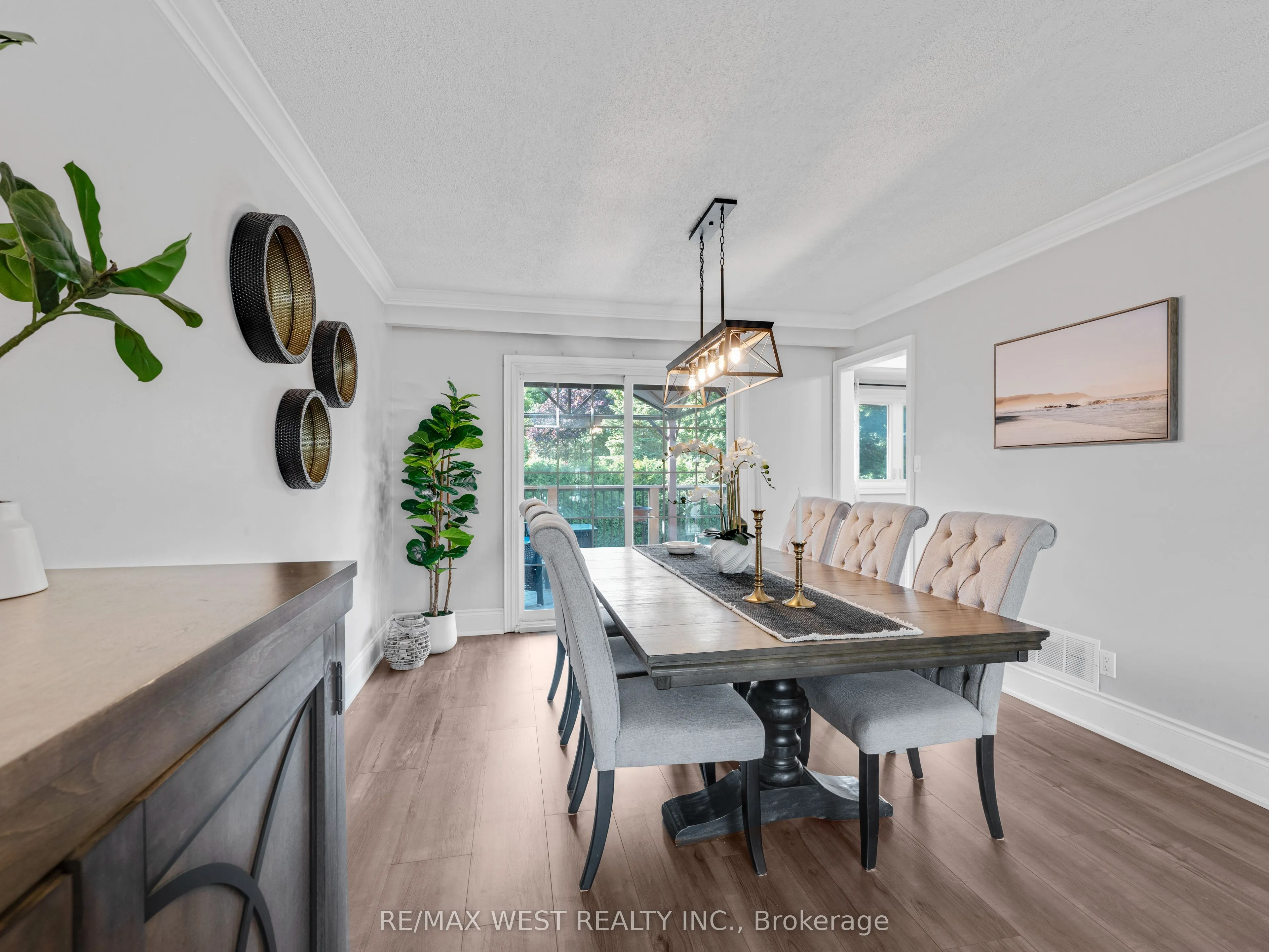 149 Ellwood Drive W