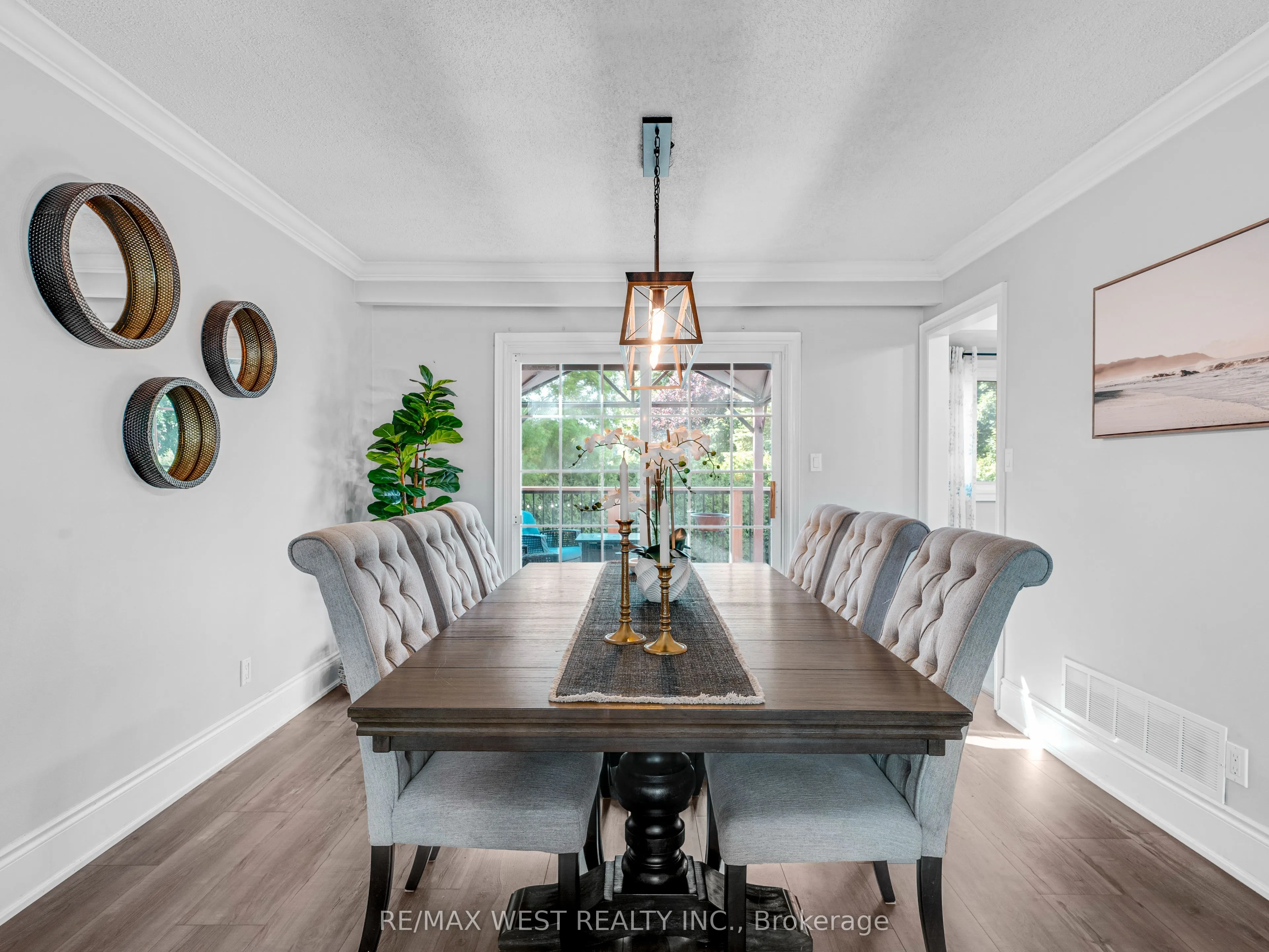 149 Ellwood Drive W