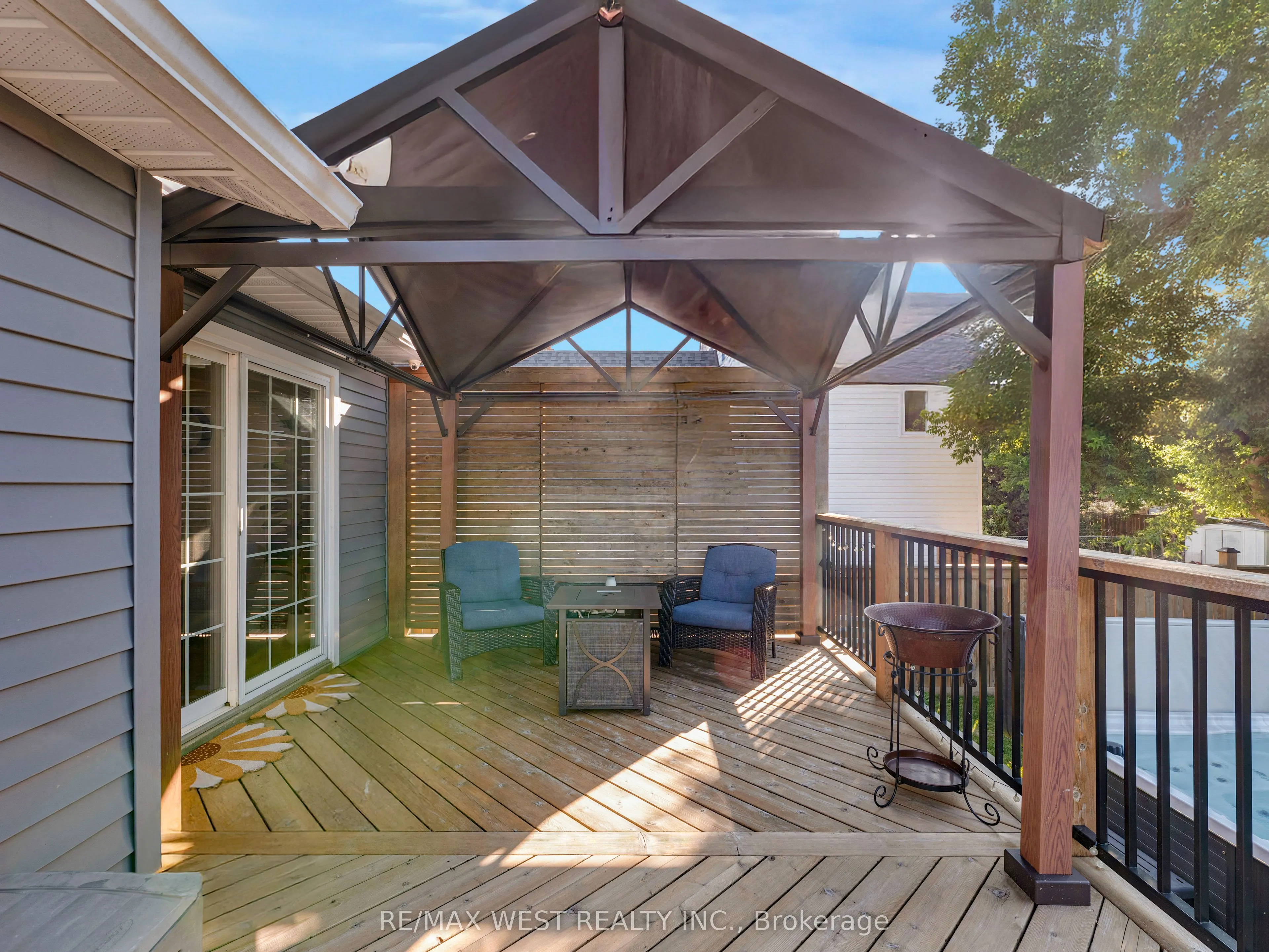 149 Ellwood Drive W