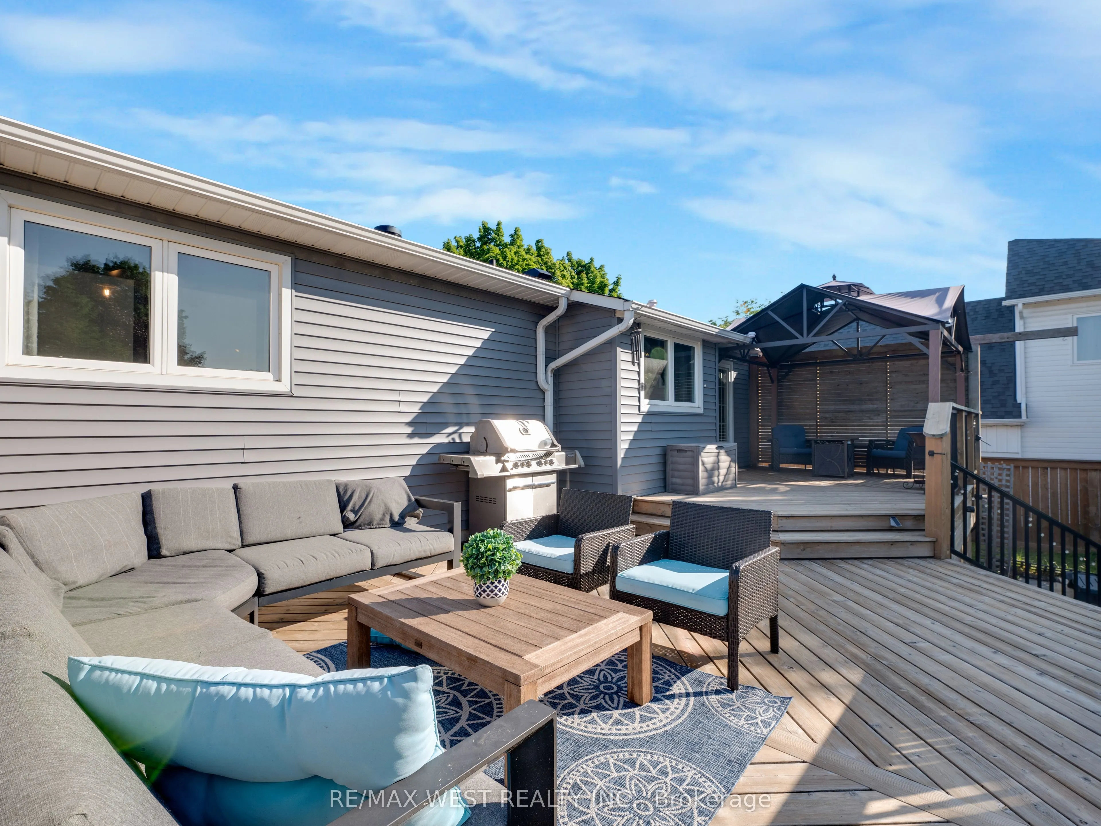 149 Ellwood Drive W