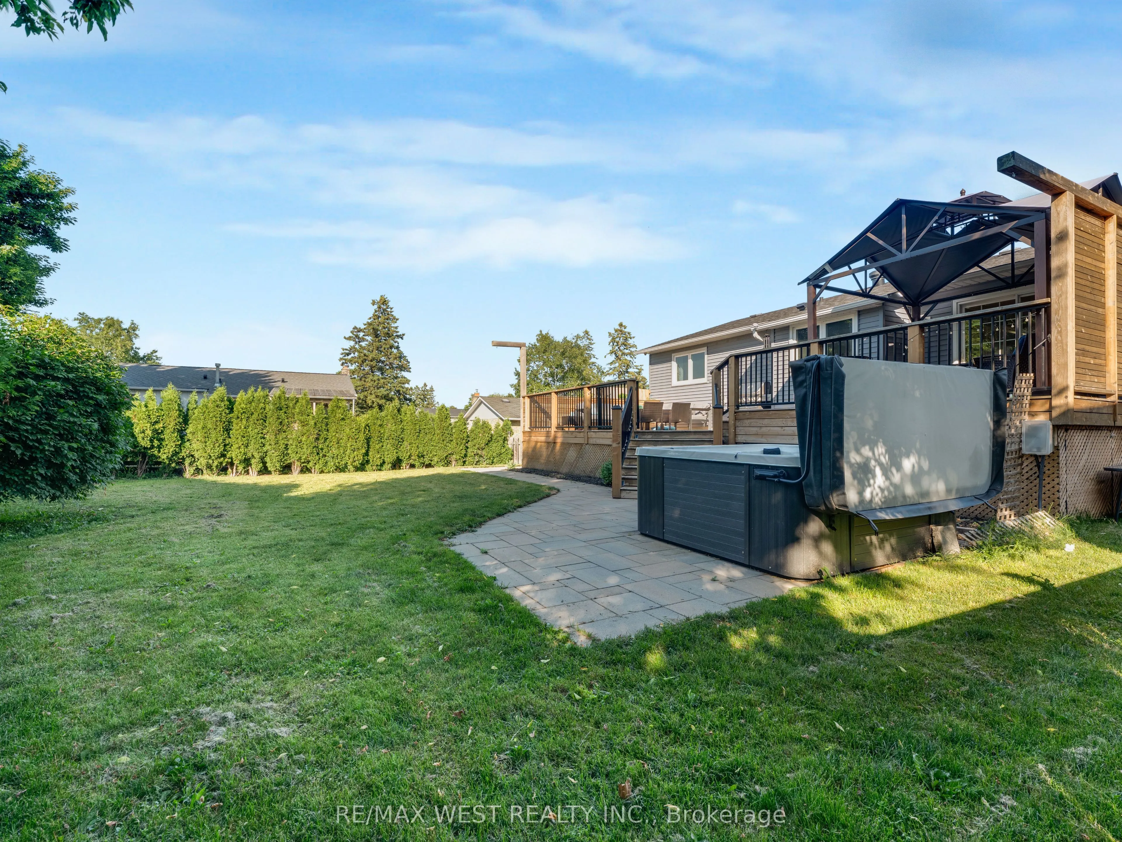 149 Ellwood Drive W