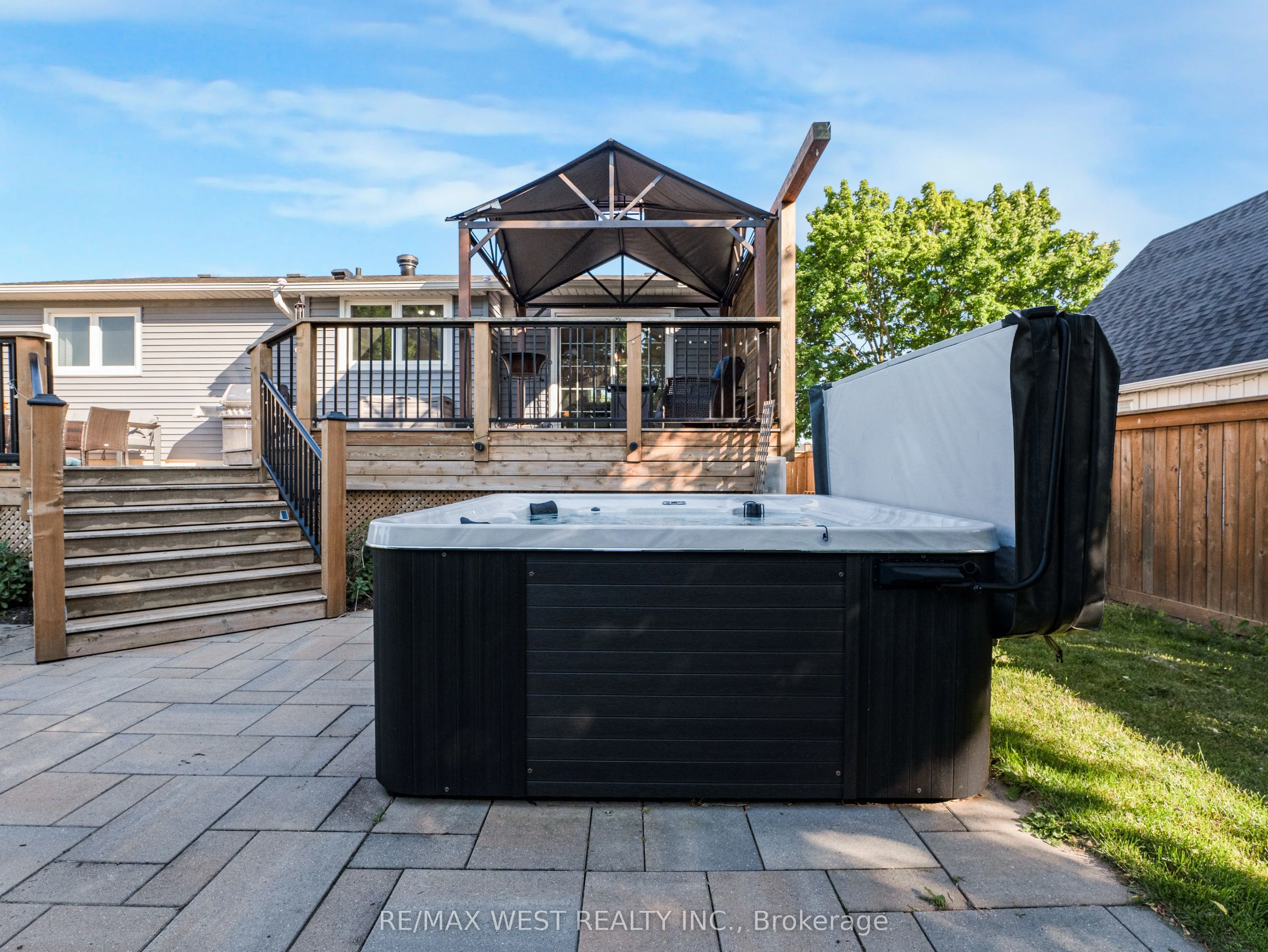 149 Ellwood Drive W