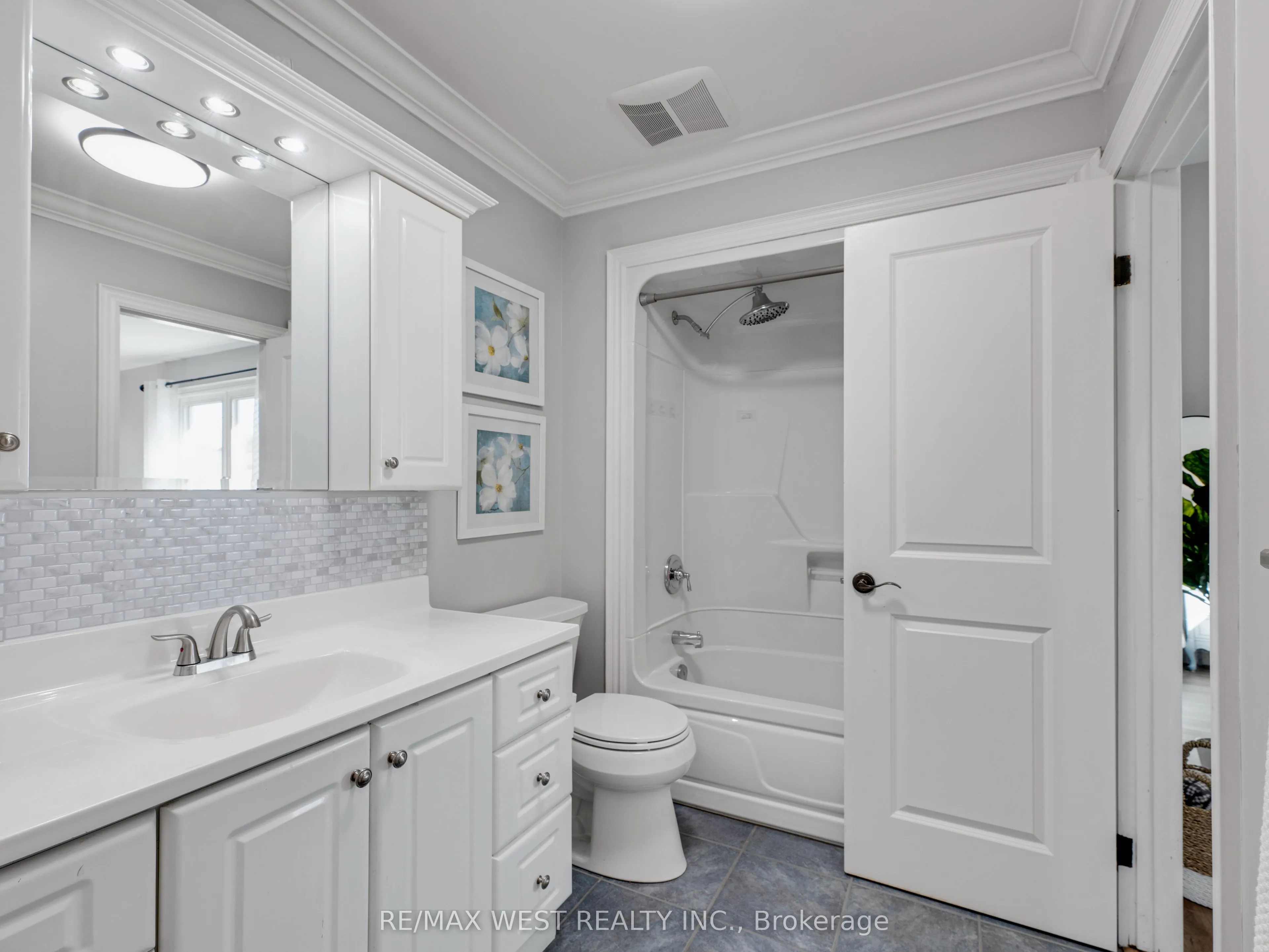 149 Ellwood Drive W