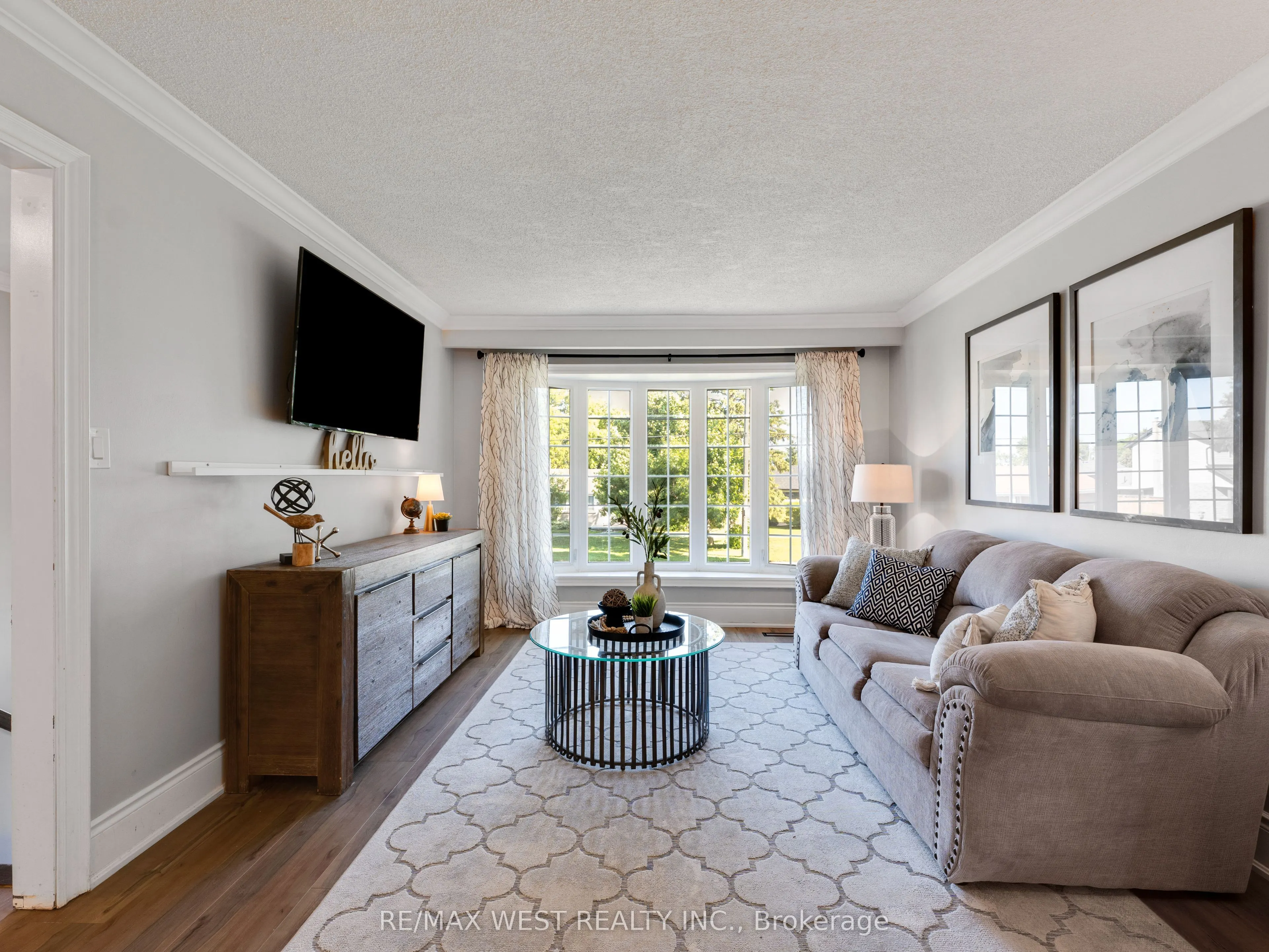 149 Ellwood Drive W