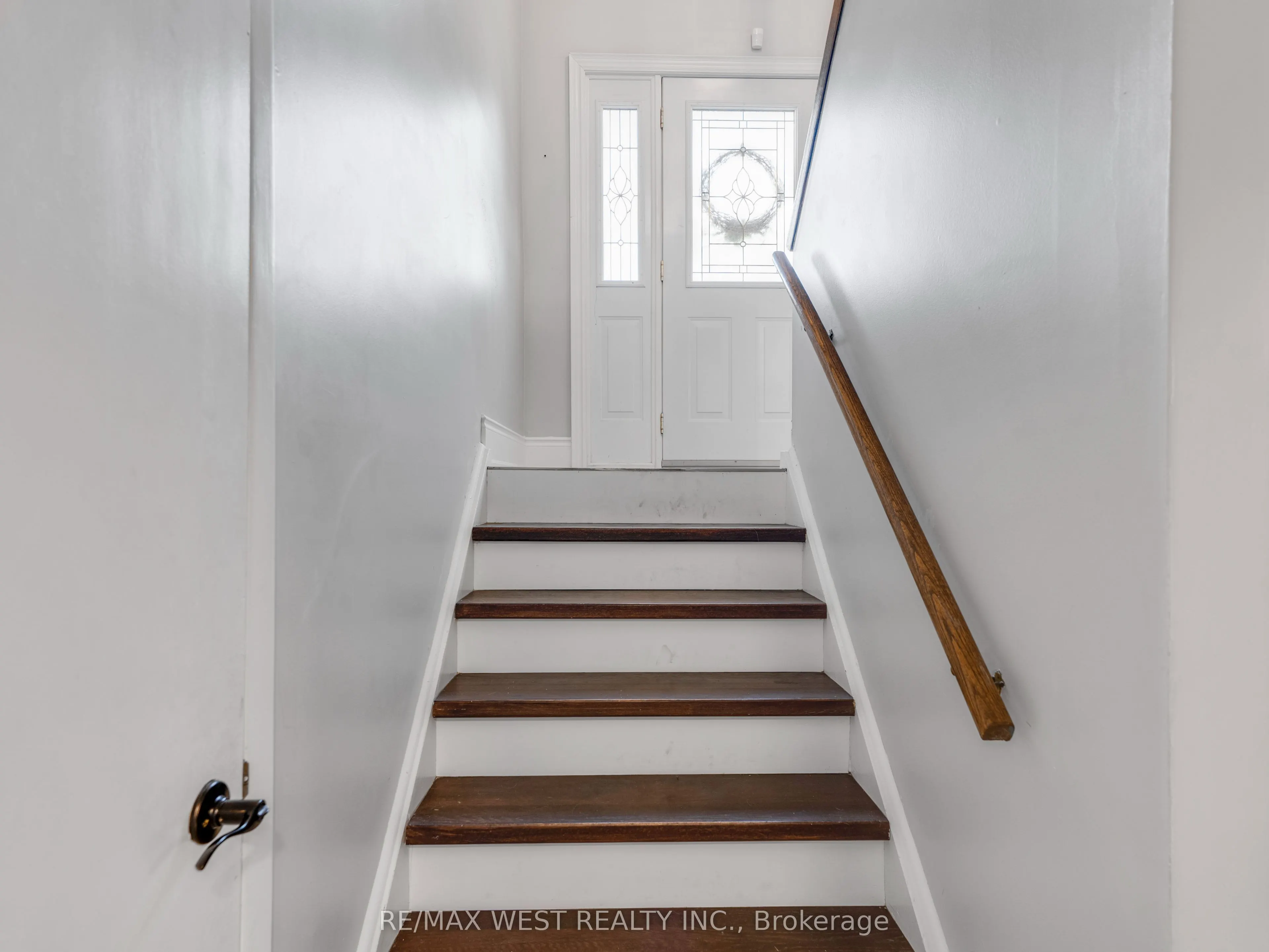 149 Ellwood Drive W
