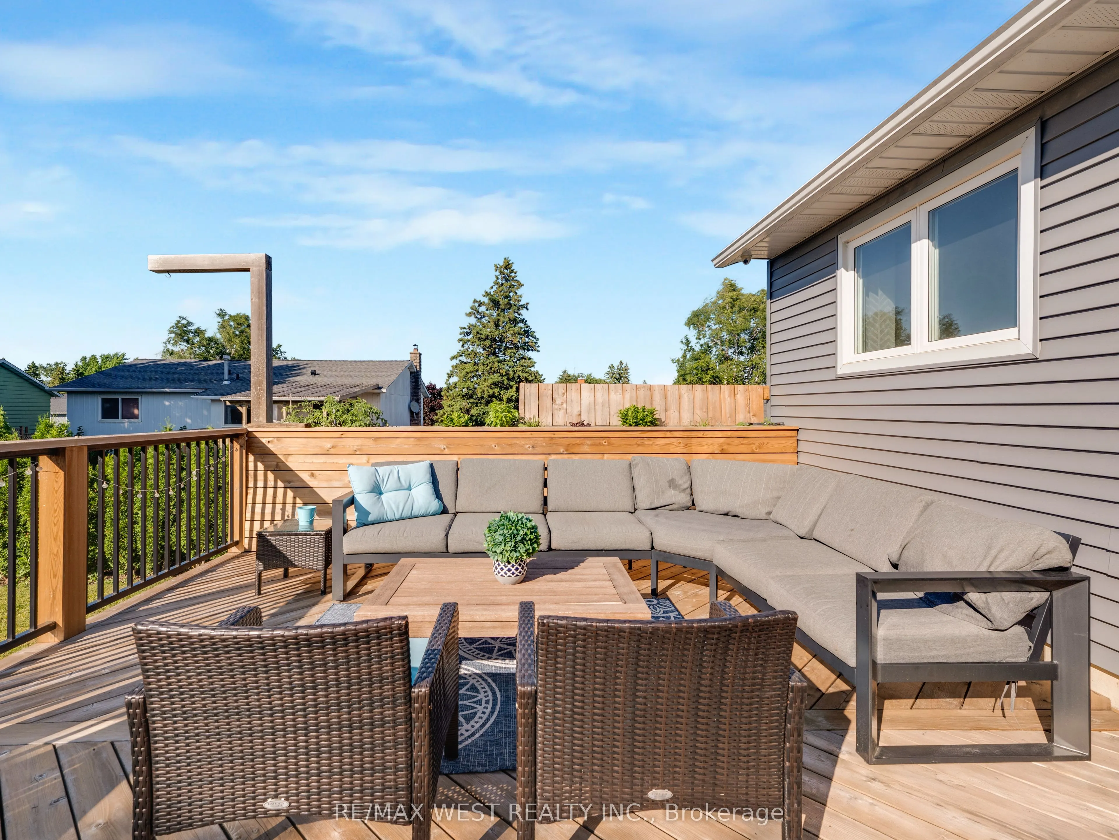149 Ellwood Drive W
