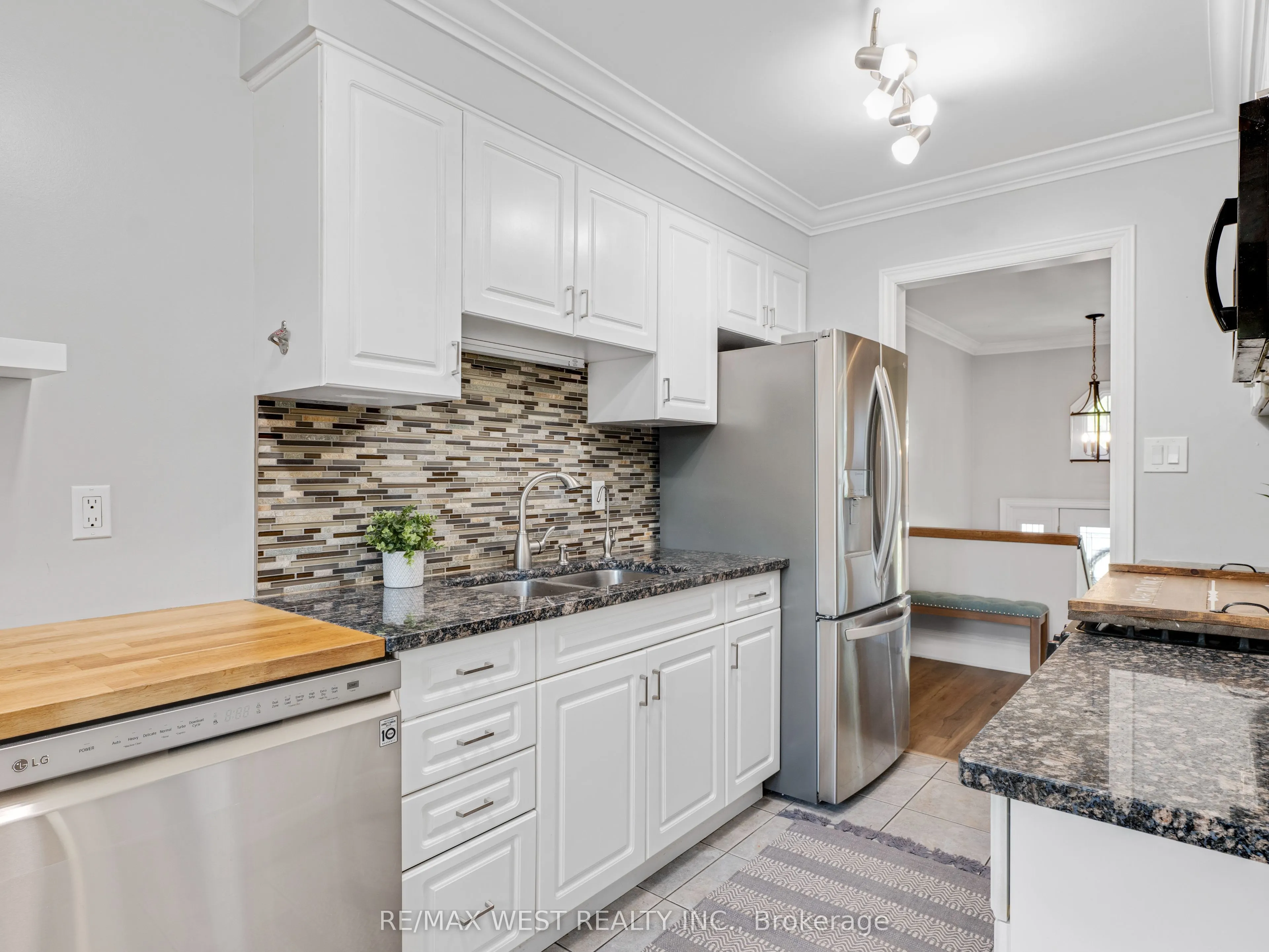 149 Ellwood Drive W