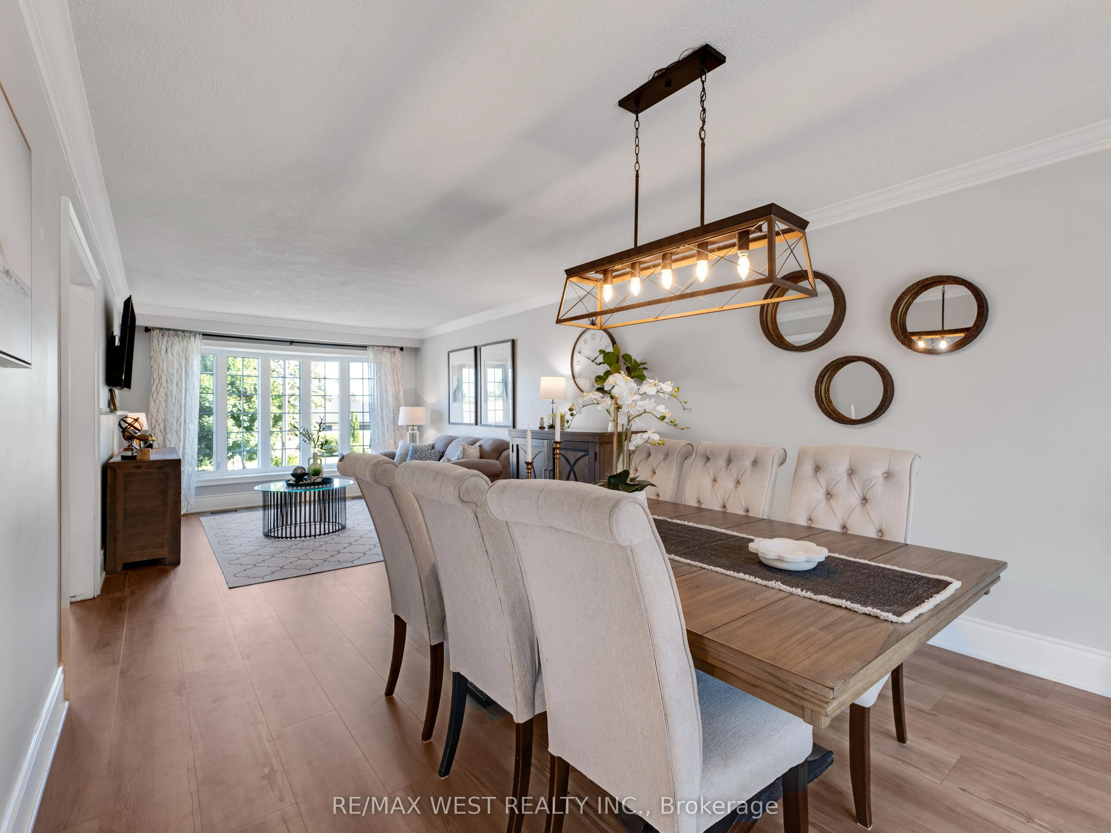 149 Ellwood Drive W