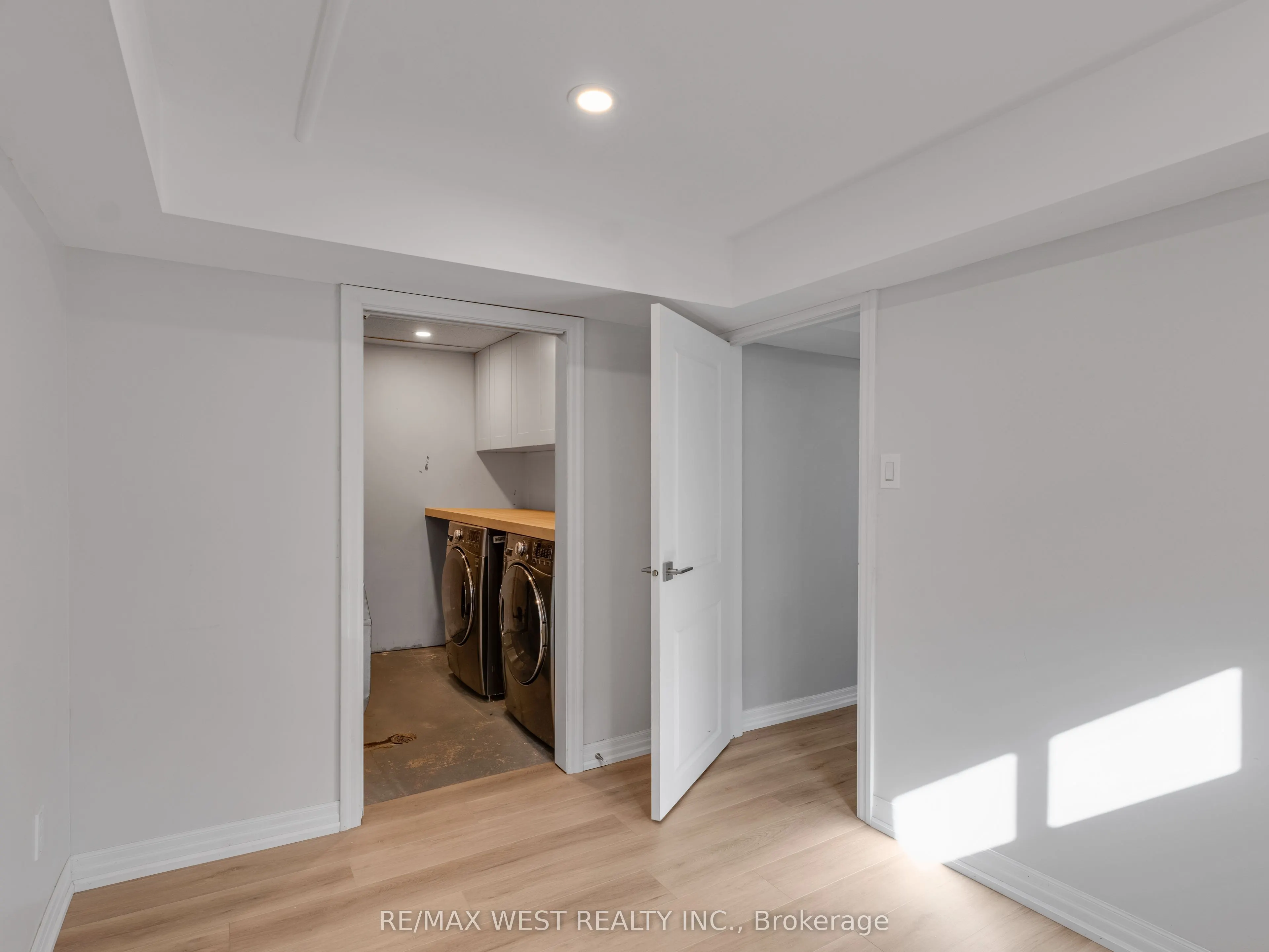 149 Ellwood Drive W