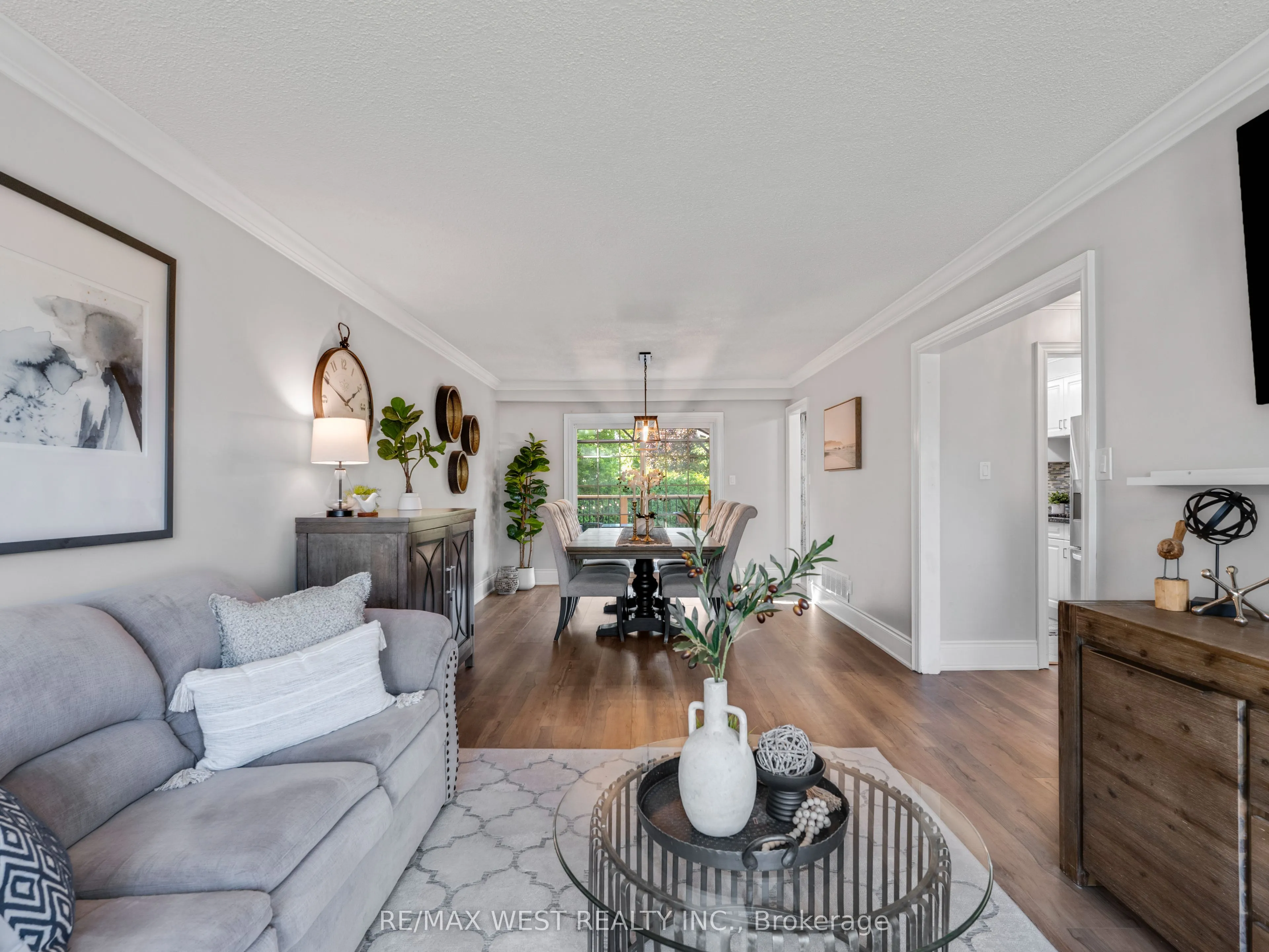 149 Ellwood Drive W