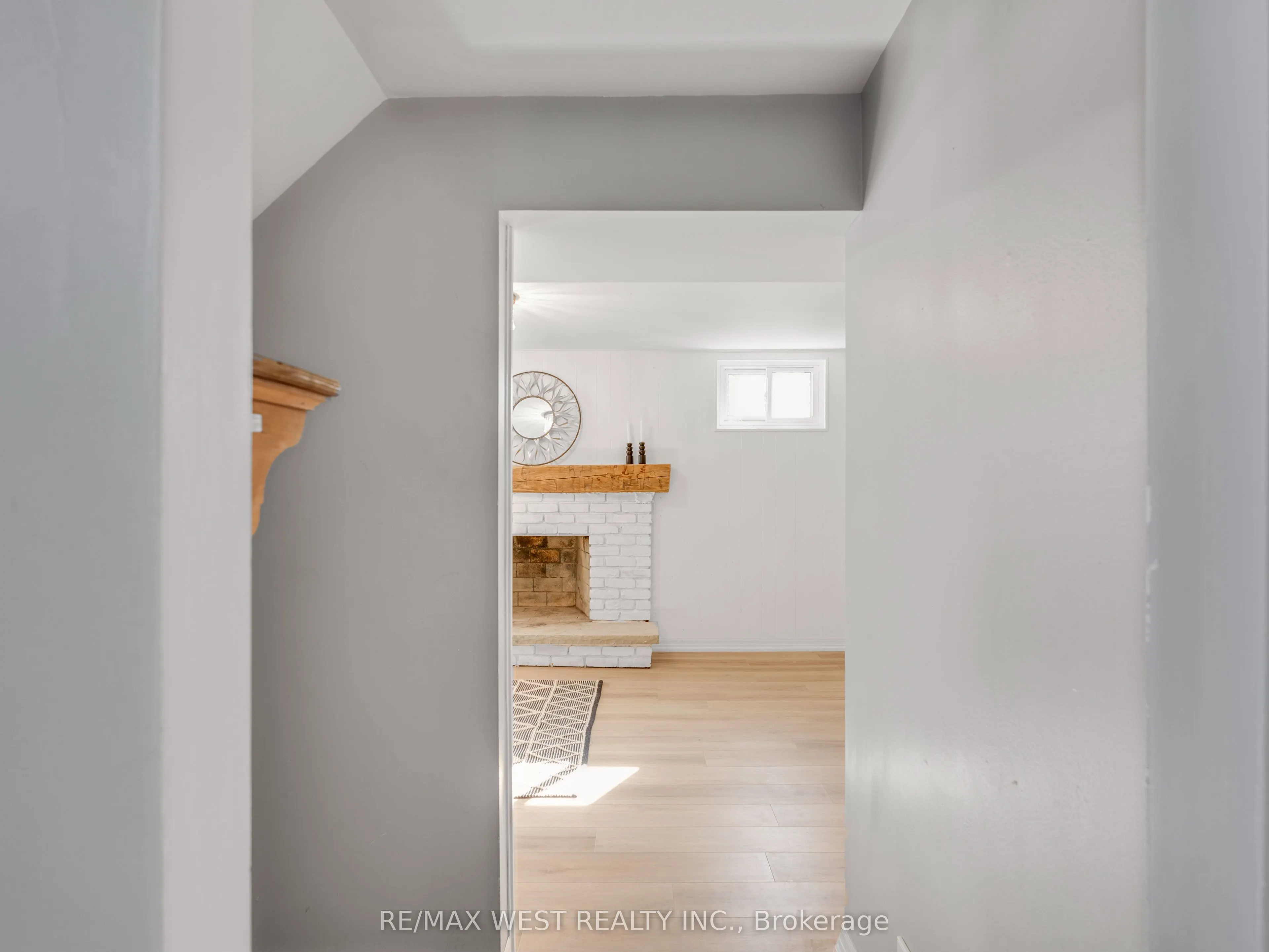 149 Ellwood Drive W