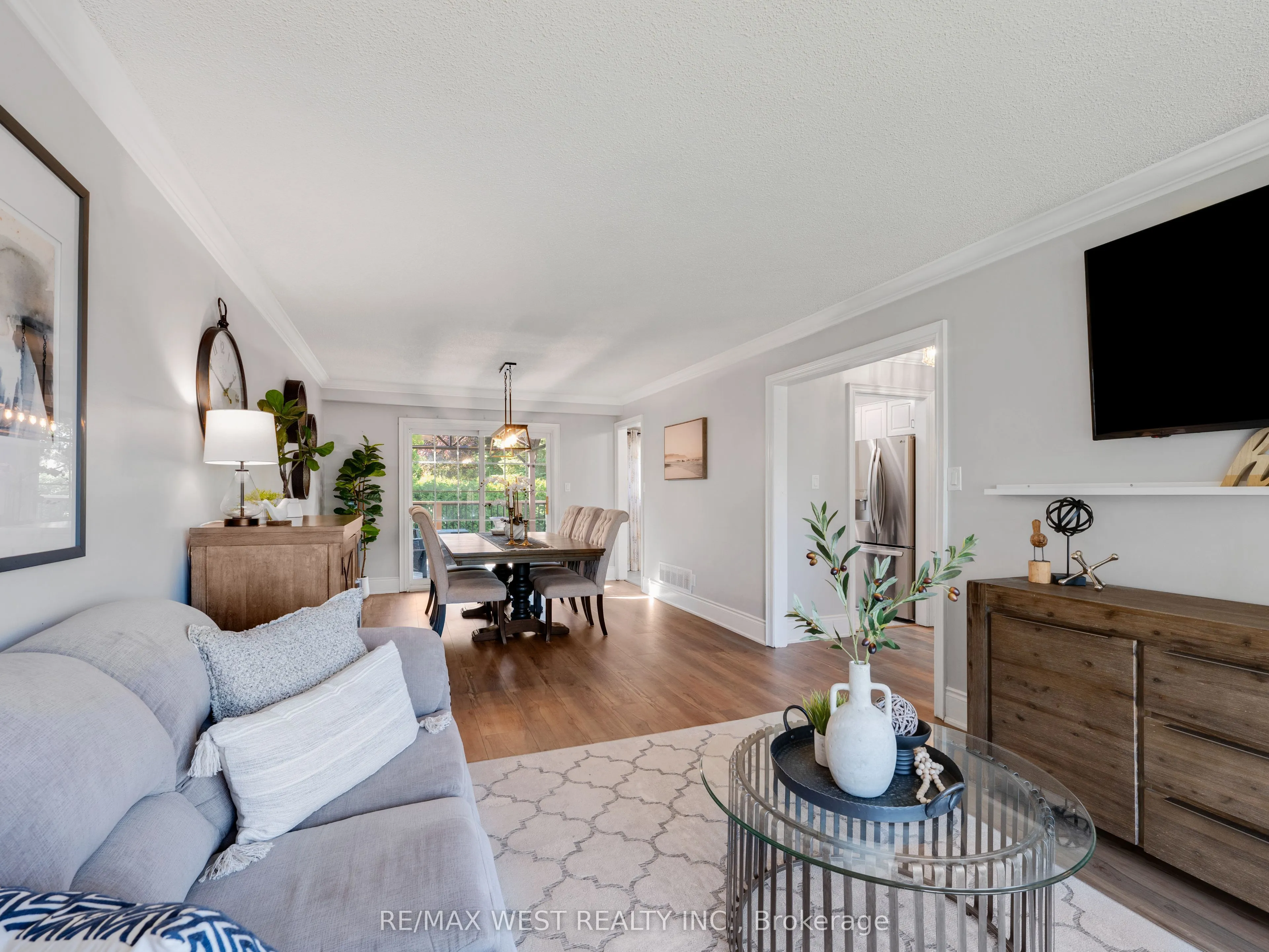 149 Ellwood Drive W