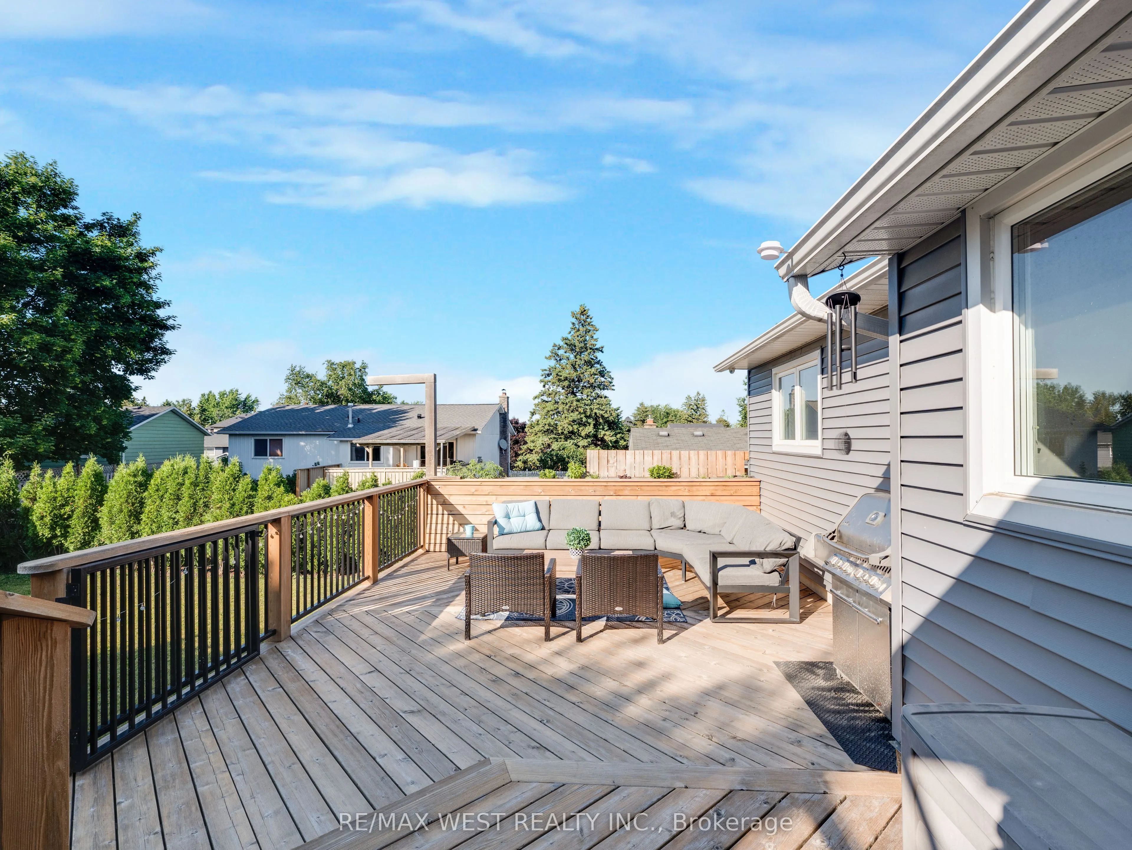 149 Ellwood Drive W