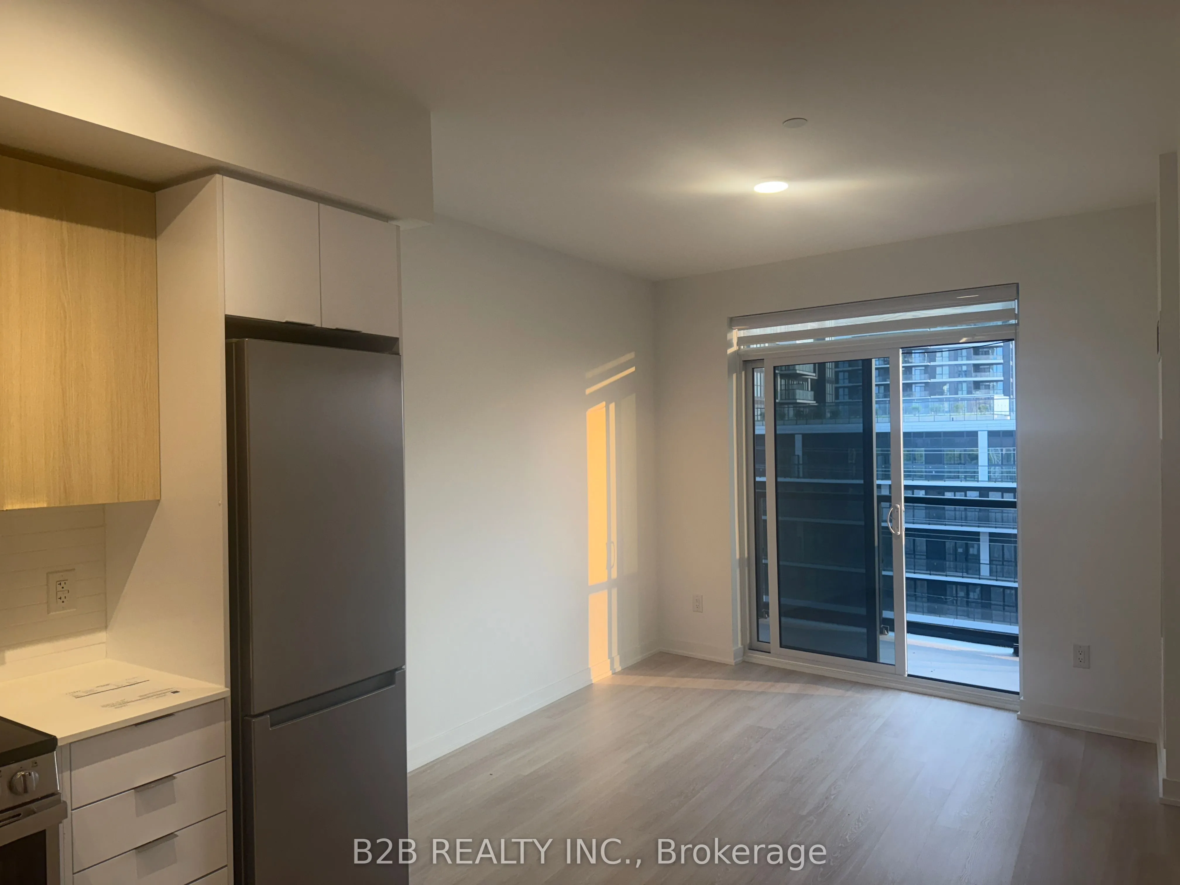 5105 hurontario Street, #608
