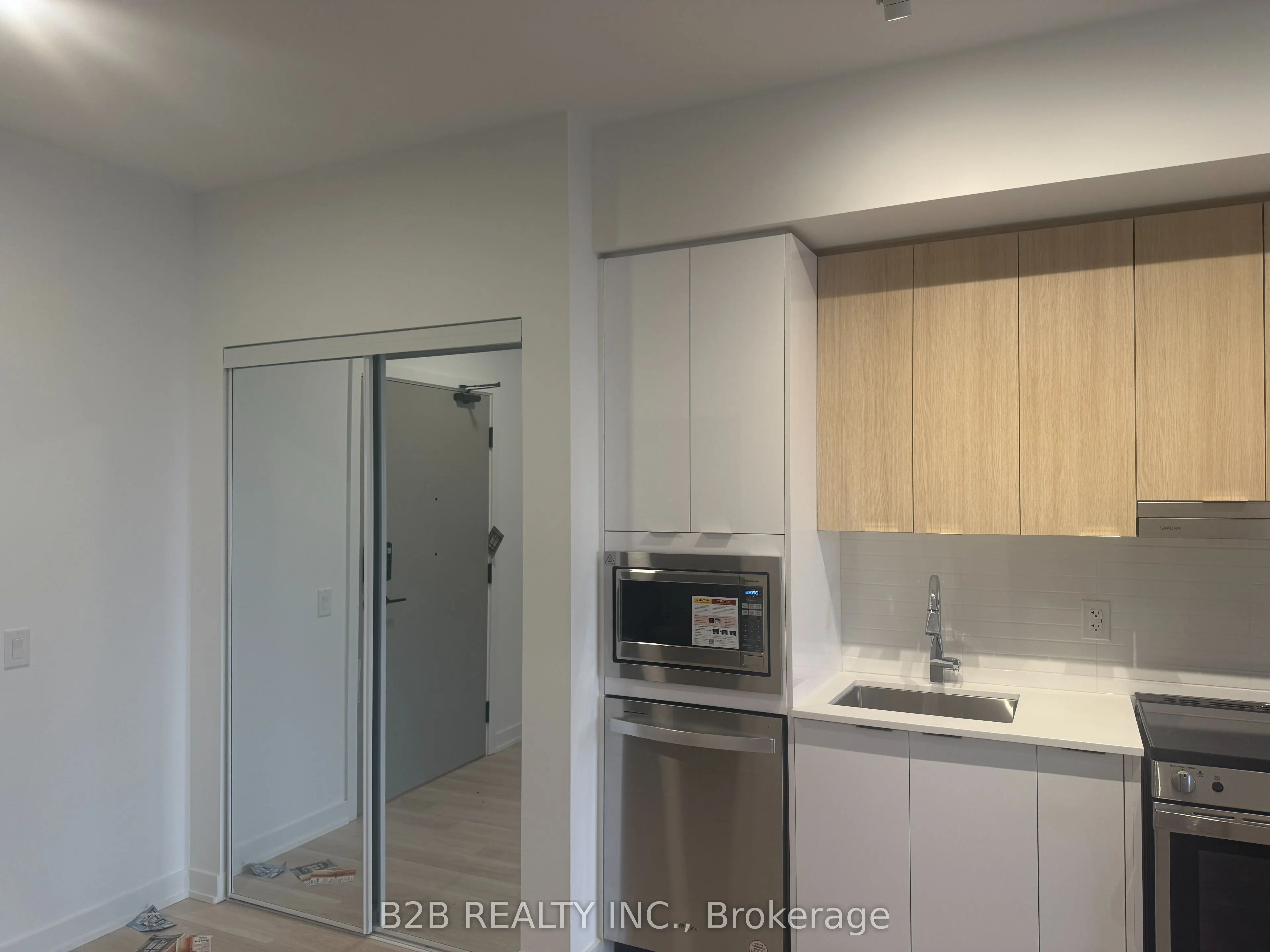 5105 hurontario Street, #608
