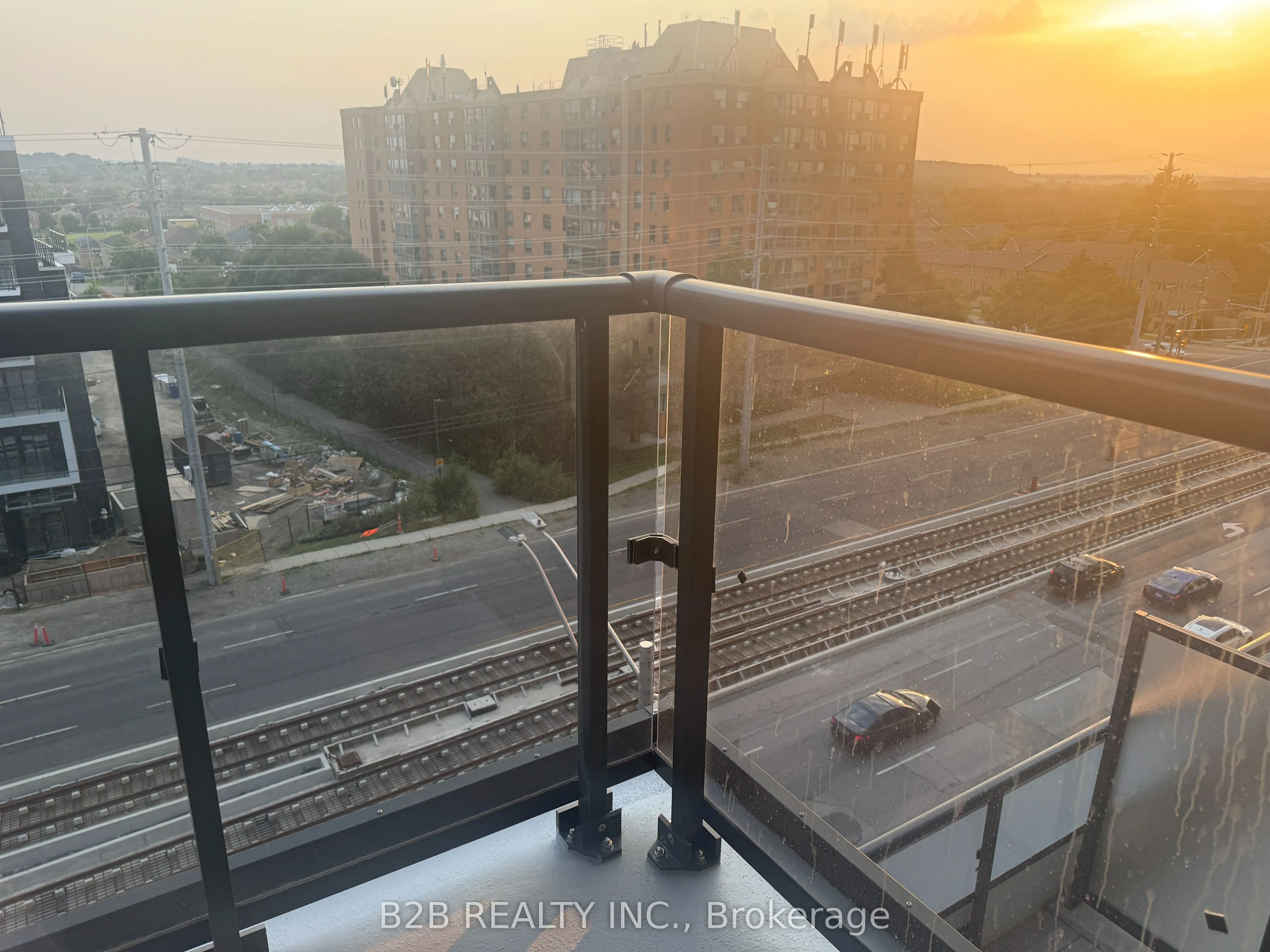 5105 hurontario Street, #608