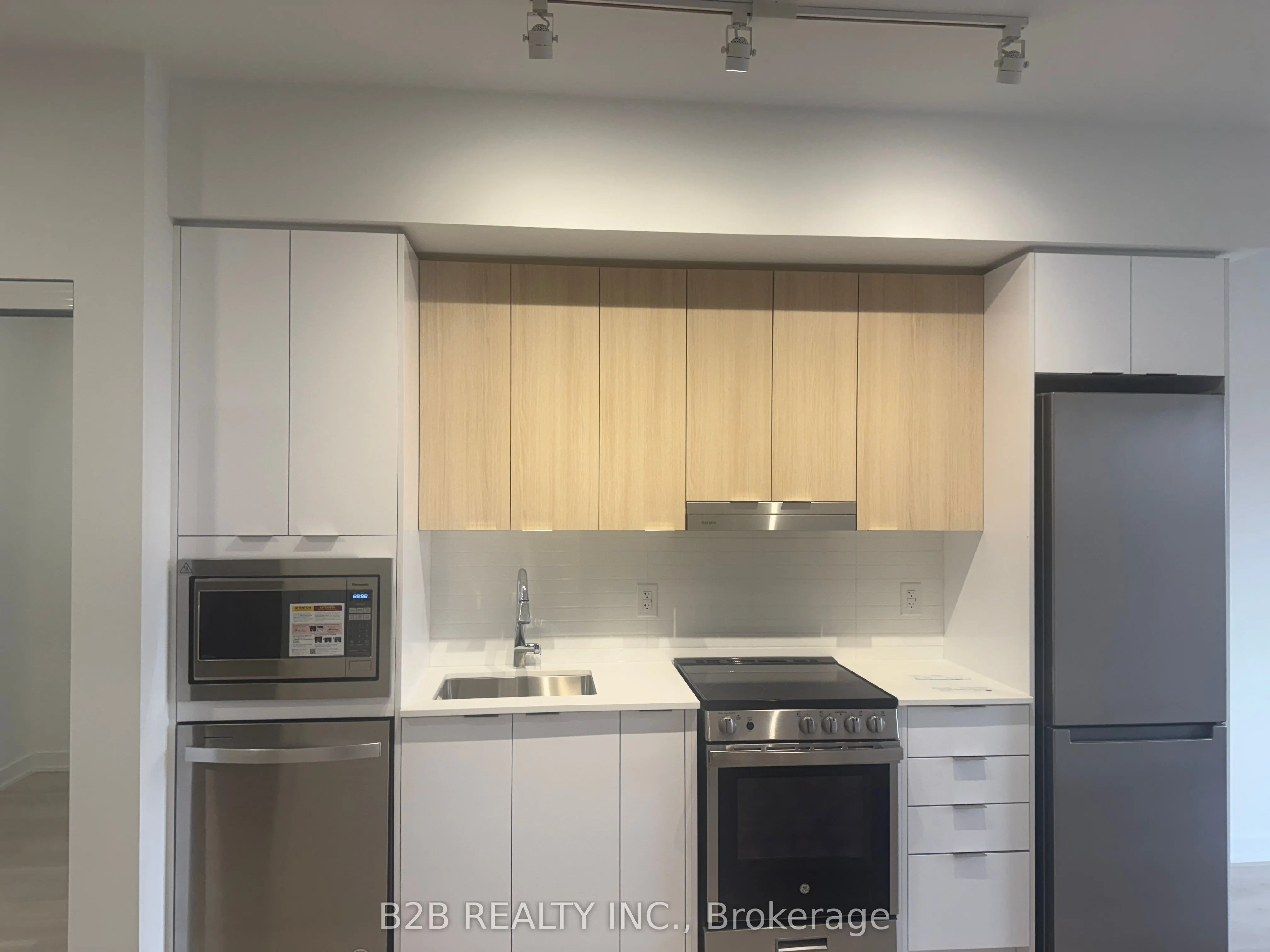 5105 hurontario Street, #608