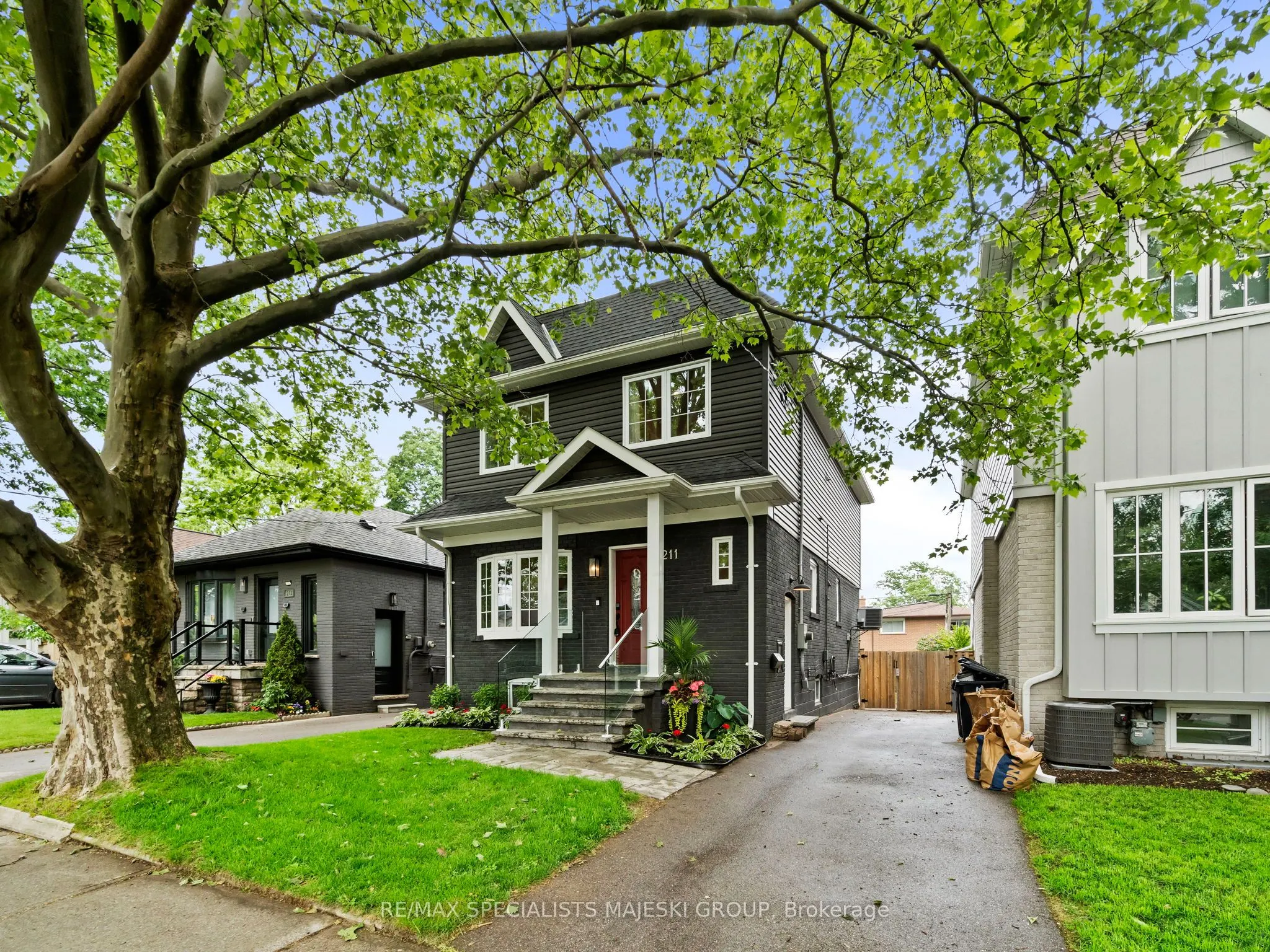 211 Alderbrae Avenue